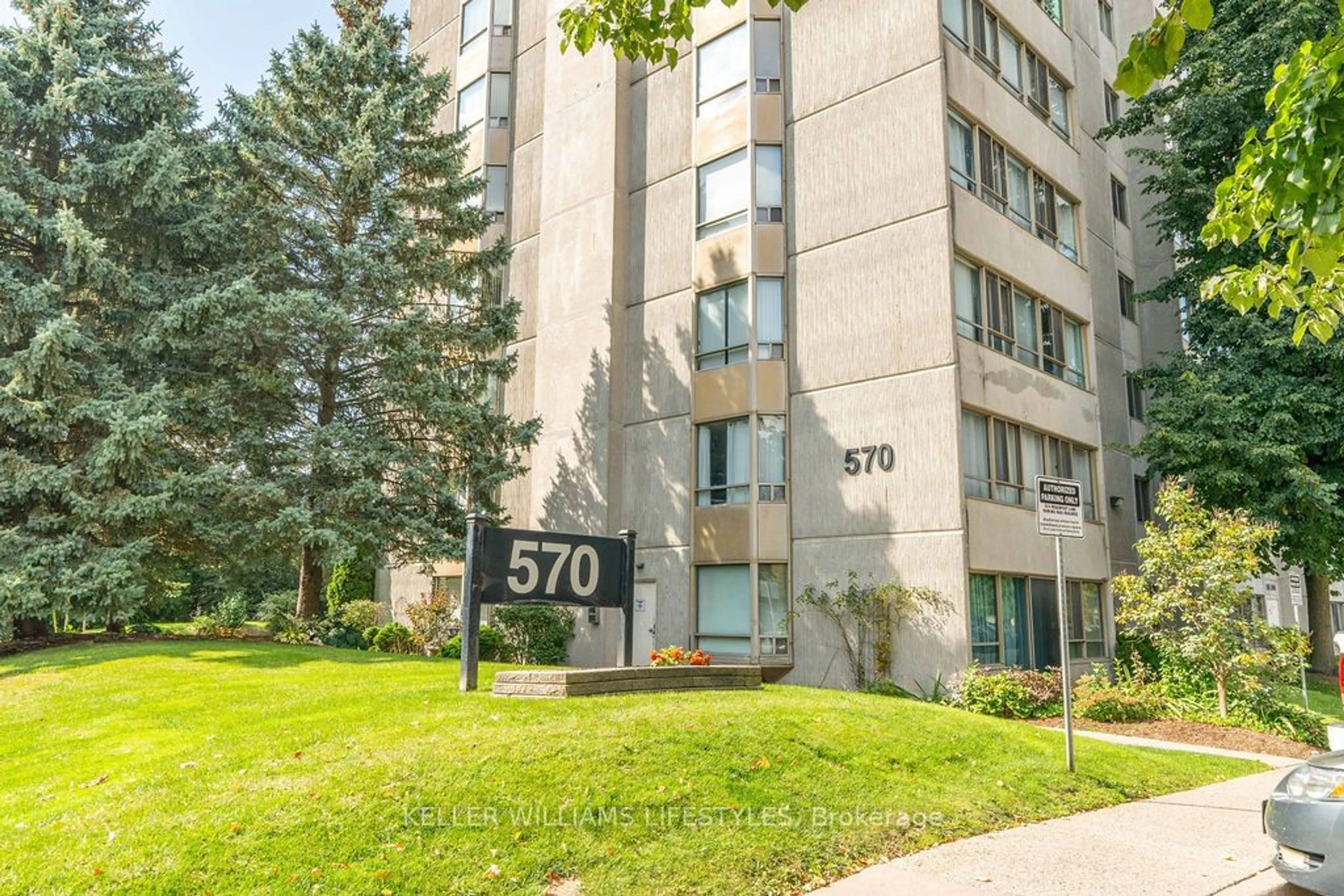 Patio, building for 570 Proudfoot Lane #703, London Ontario N6H 4Z1