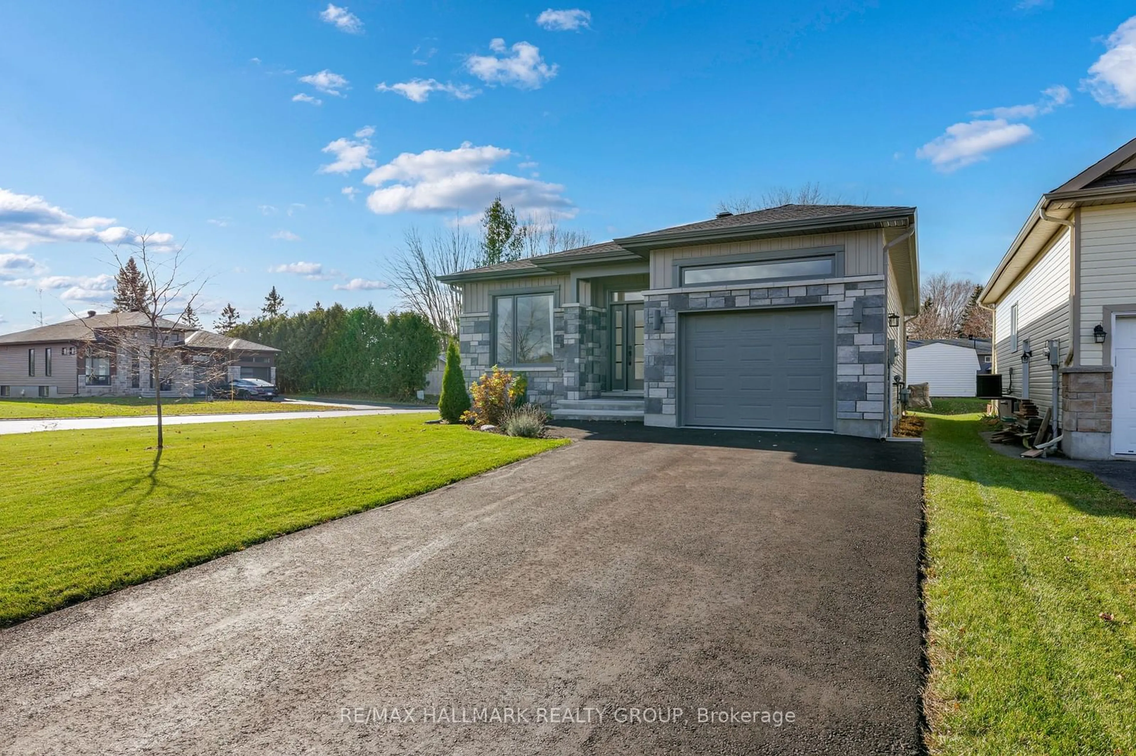 A pic from outside/outdoor area/front of a property/back of a property/a pic from drone, street for 529 Ovana Cres, Alfred and Plantagenet Ontario K0A 3K0