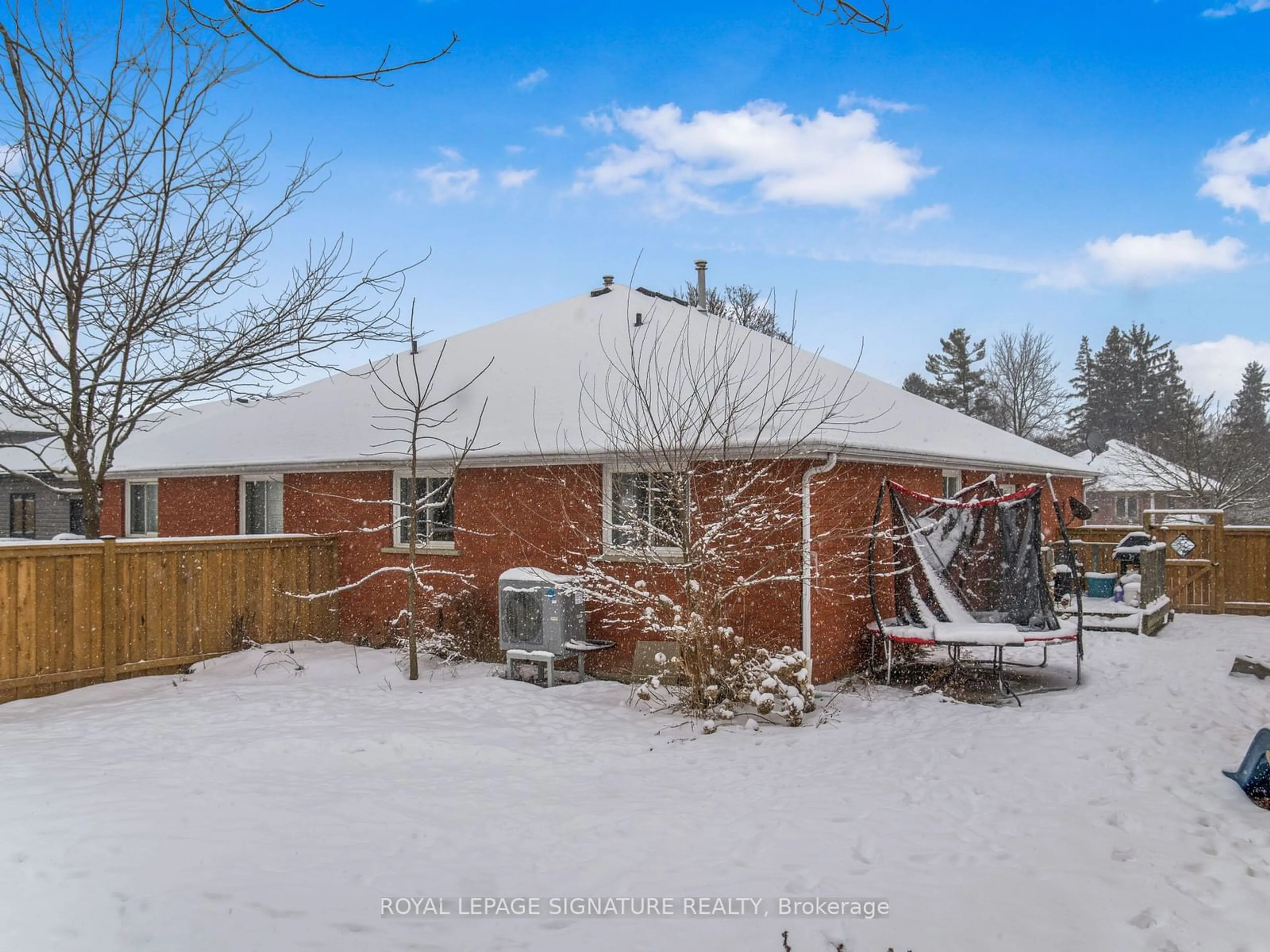 A pic from outside/outdoor area/front of a property/back of a property/a pic from drone, unknown for 9 Hawk St, Brant Ontario N0E 1N0