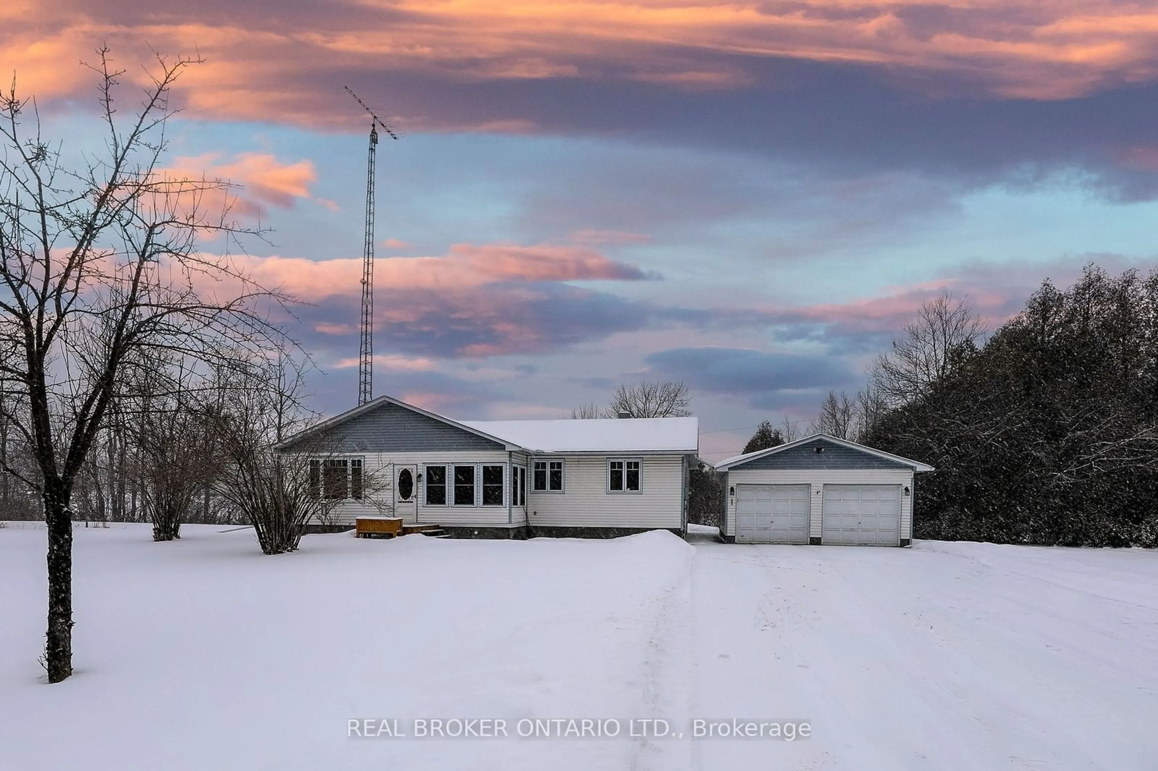 A pic from outside/outdoor area/front of a property/back of a property/a pic from drone, unknown for 2321 Dilworth Rd, Manotick - Kars - Rideau Twp and Area Ontario K0G 1J0