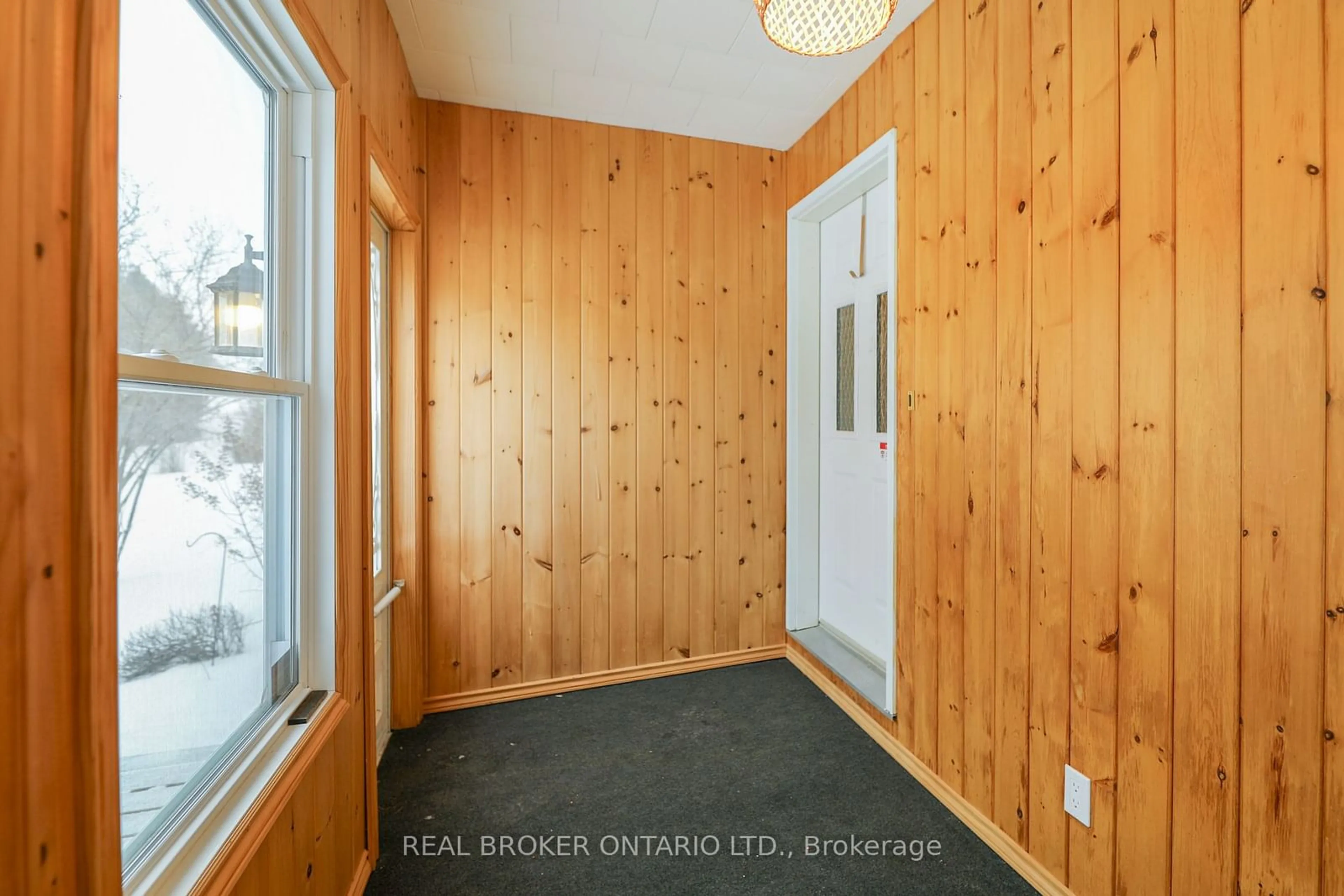 Indoor entryway for 2321 Dilworth Rd, Manotick - Kars - Rideau Twp and Area Ontario K0G 1J0