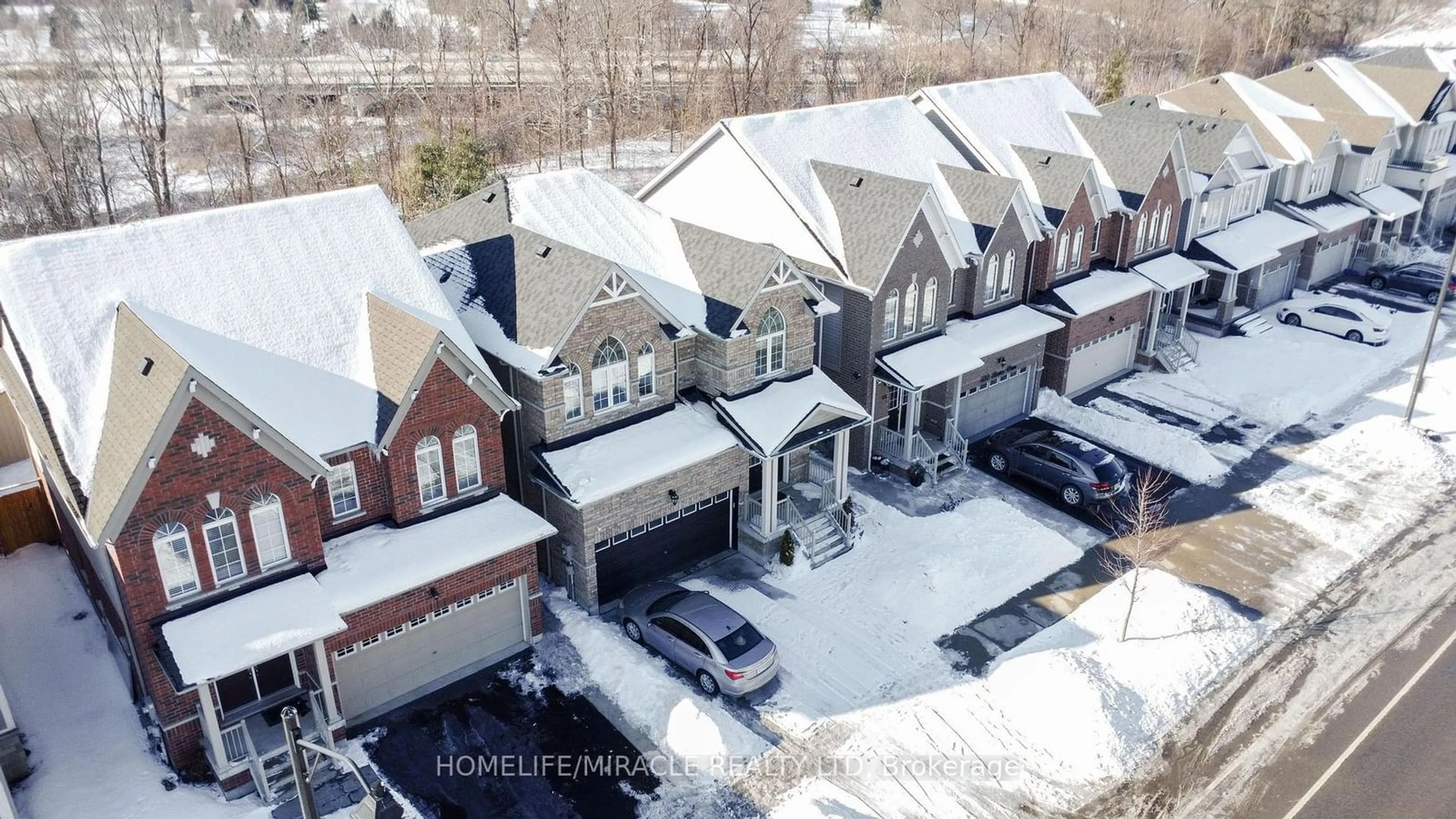 A pic from outside/outdoor area/front of a property/back of a property/a pic from drone, street for 524 Linden Dr, Cambridge Ontario N3H 5L5