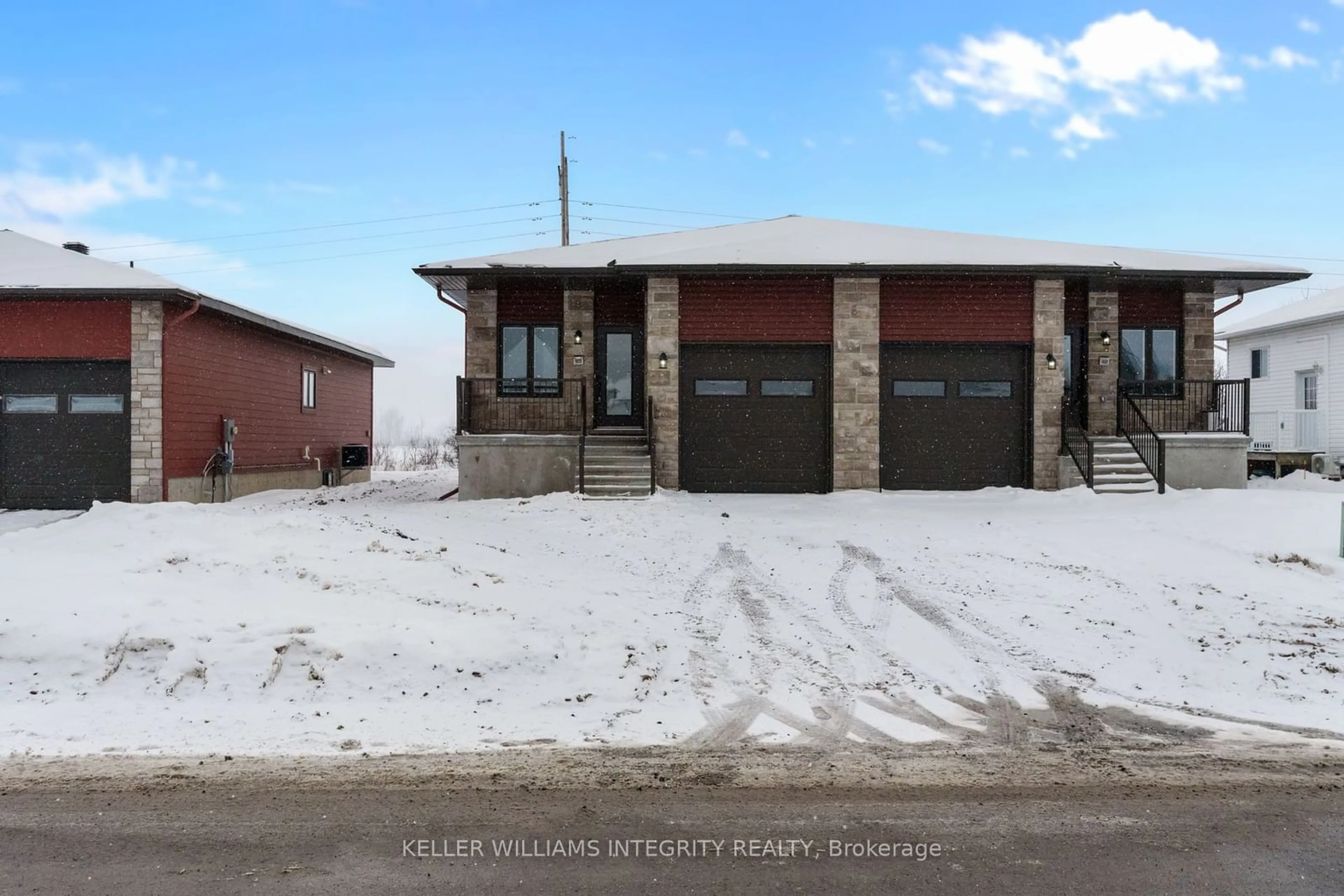 Indoor garage for 1033 Jacynthe St, Hawkesbury Ontario K6A 3V9