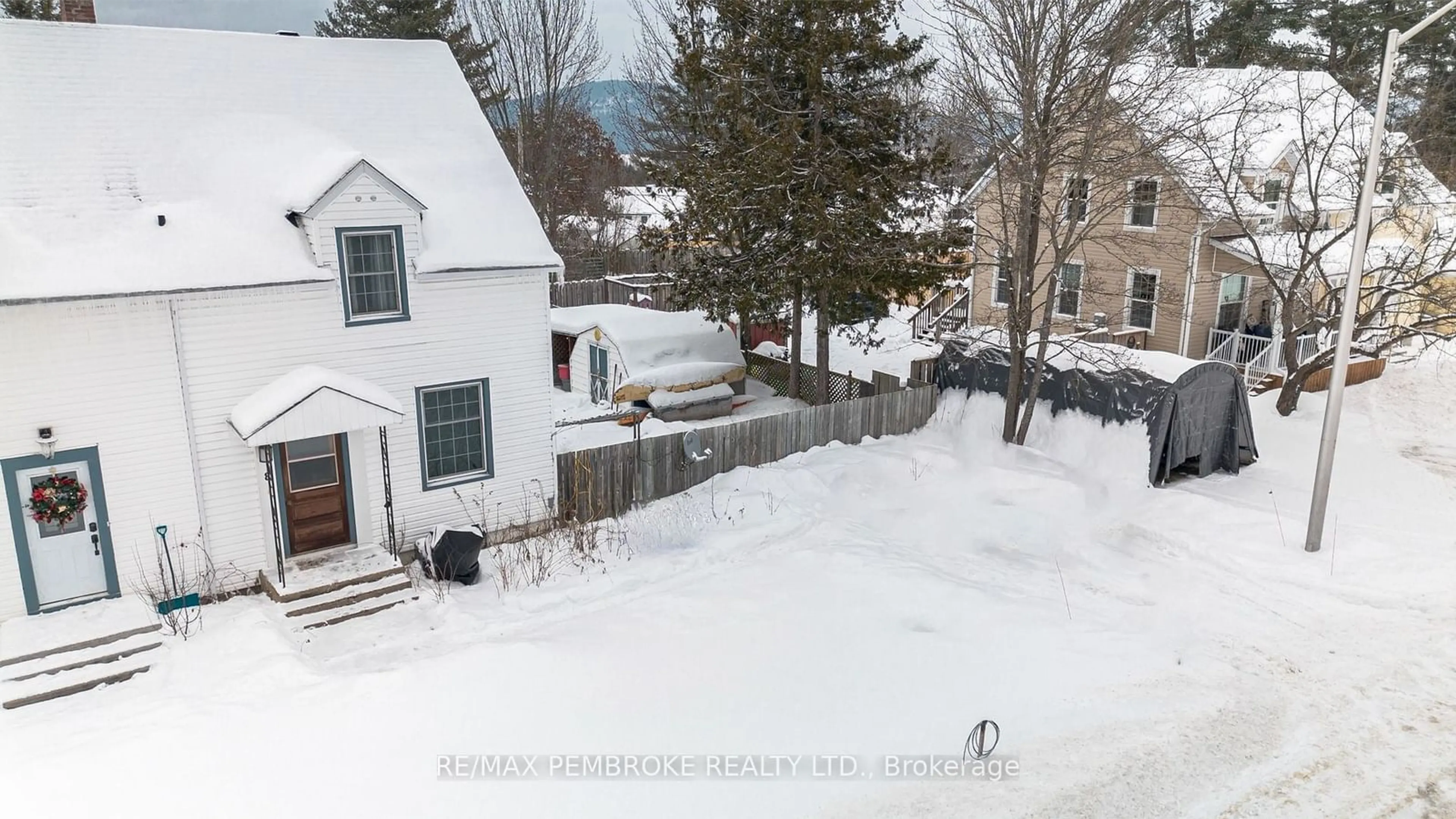 A pic from outside/outdoor area/front of a property/back of a property/a pic from drone, street for 8 Wolfe Ave, Deep River Ontario K0J 1P0