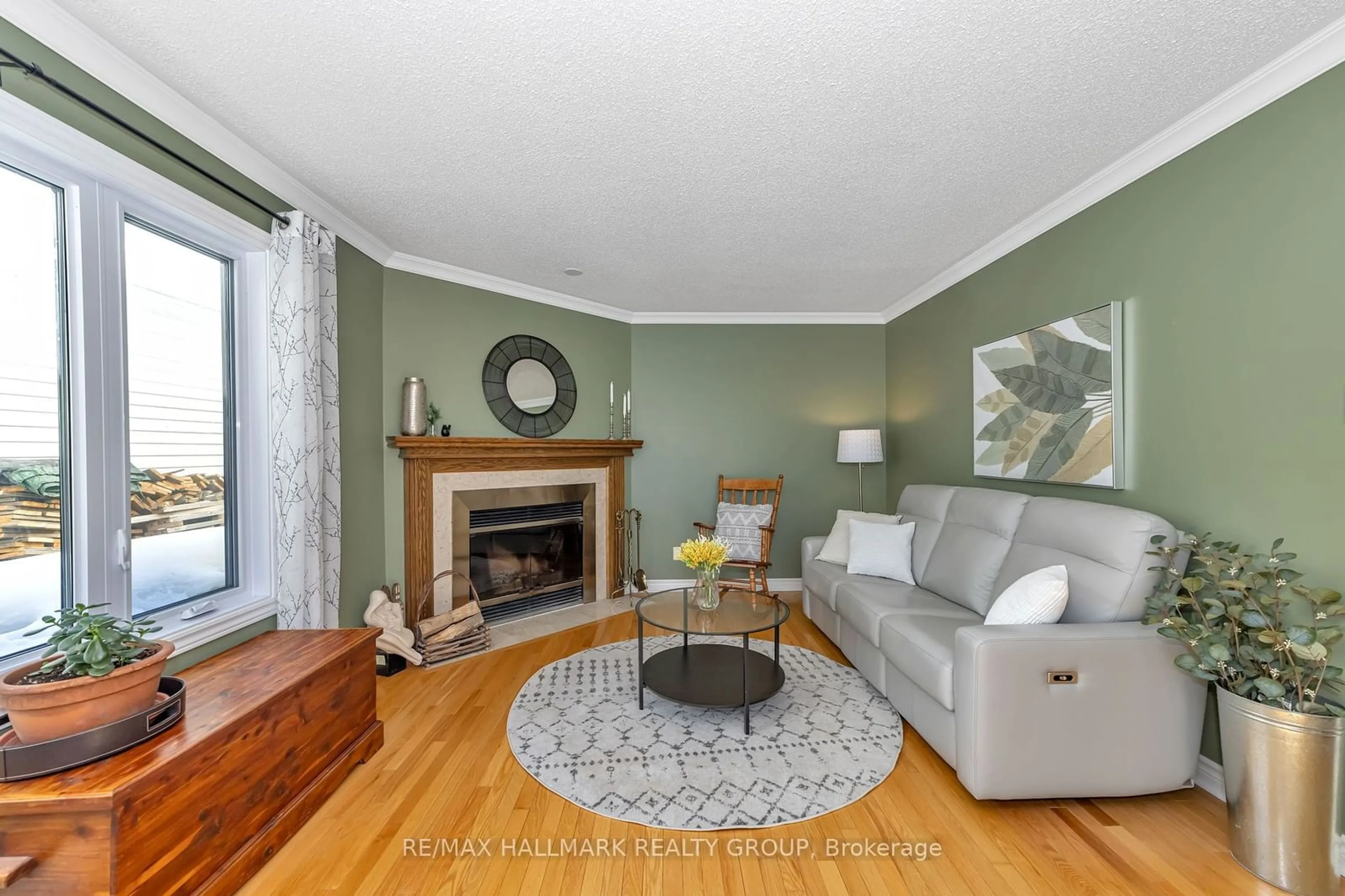 Living room with furniture, wood/laminate floor for 1367 CARAVEL Cres, Orleans - Cumberland and Area Ontario K1E 3X3