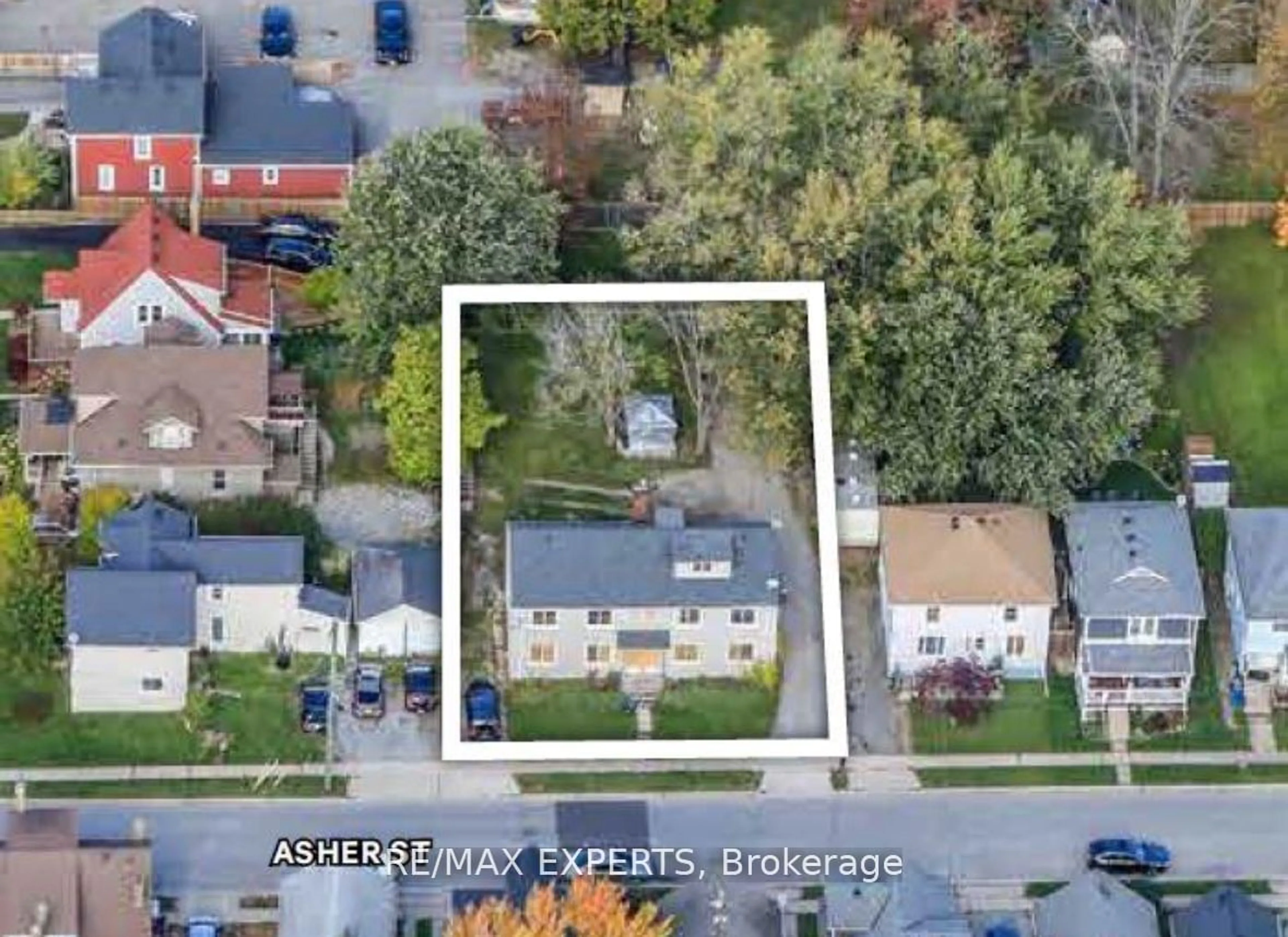 A pic from outside/outdoor area/front of a property/back of a property/a pic from drone, street for 14&16 Asher St #14 & 16, Welland Ontario L3B 4J1