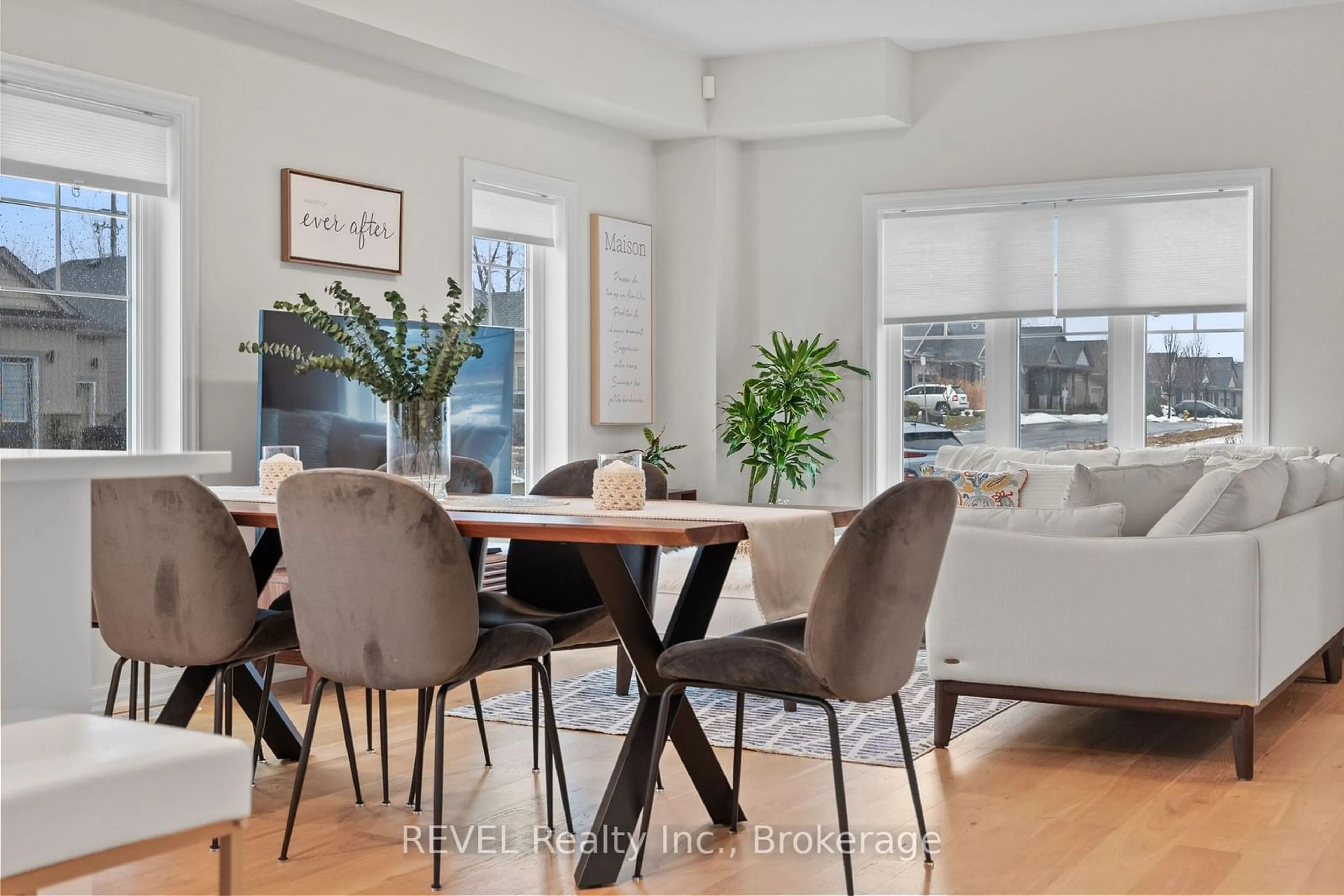 Dining room, unknown for 2 Bromley Dr, St. Catharines Ontario L2M 0C9