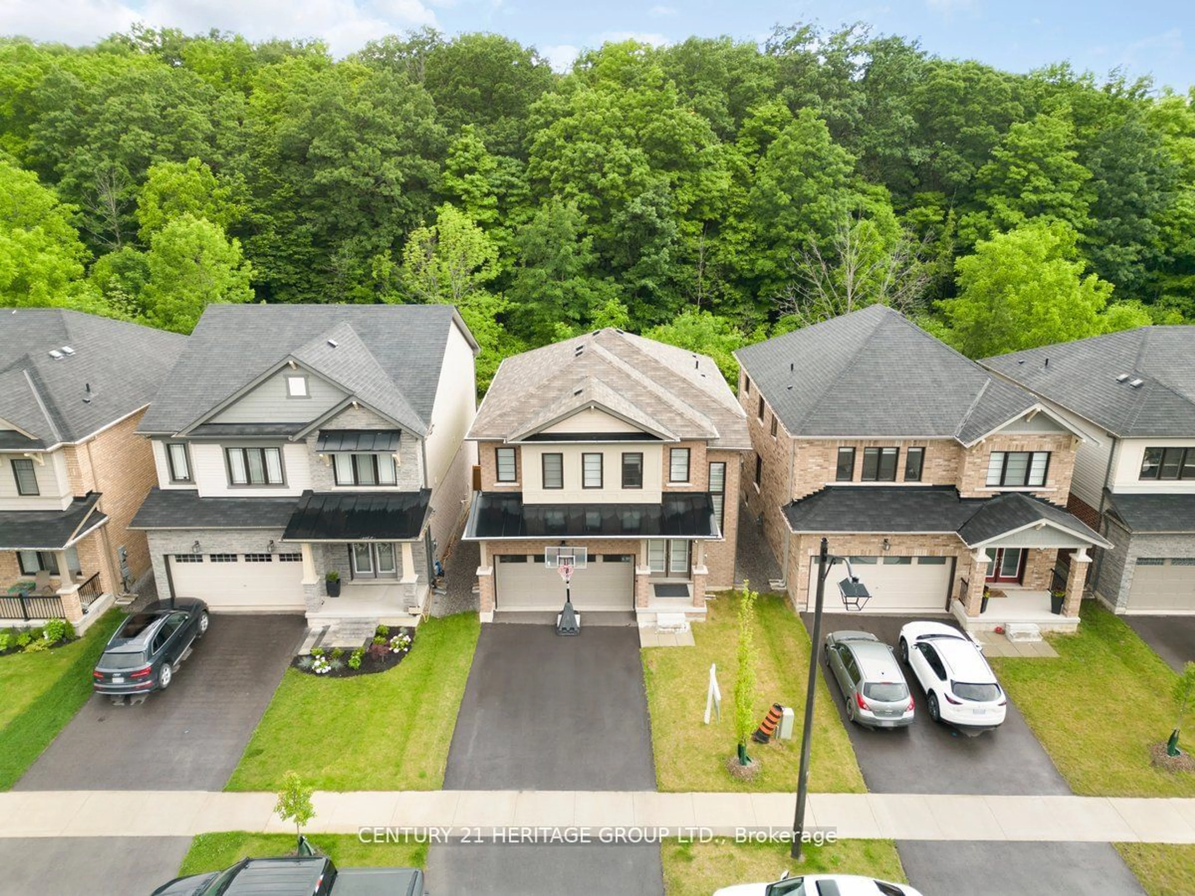 A pic from outside/outdoor area/front of a property/back of a property/a pic from drone, street for 157 CACTUS Cres, Hamilton Ontario L8J 0M3