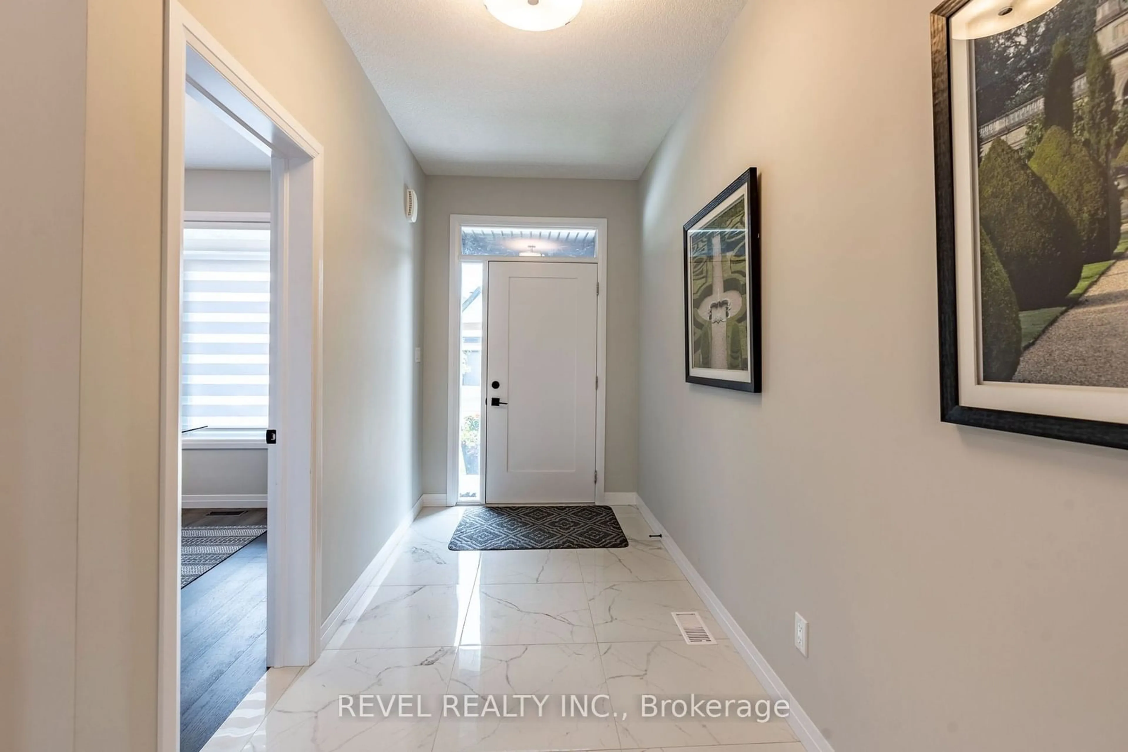 Indoor entryway for 955 Stonecliffe Walk #13, Kitchener Ontario N2P 0K5