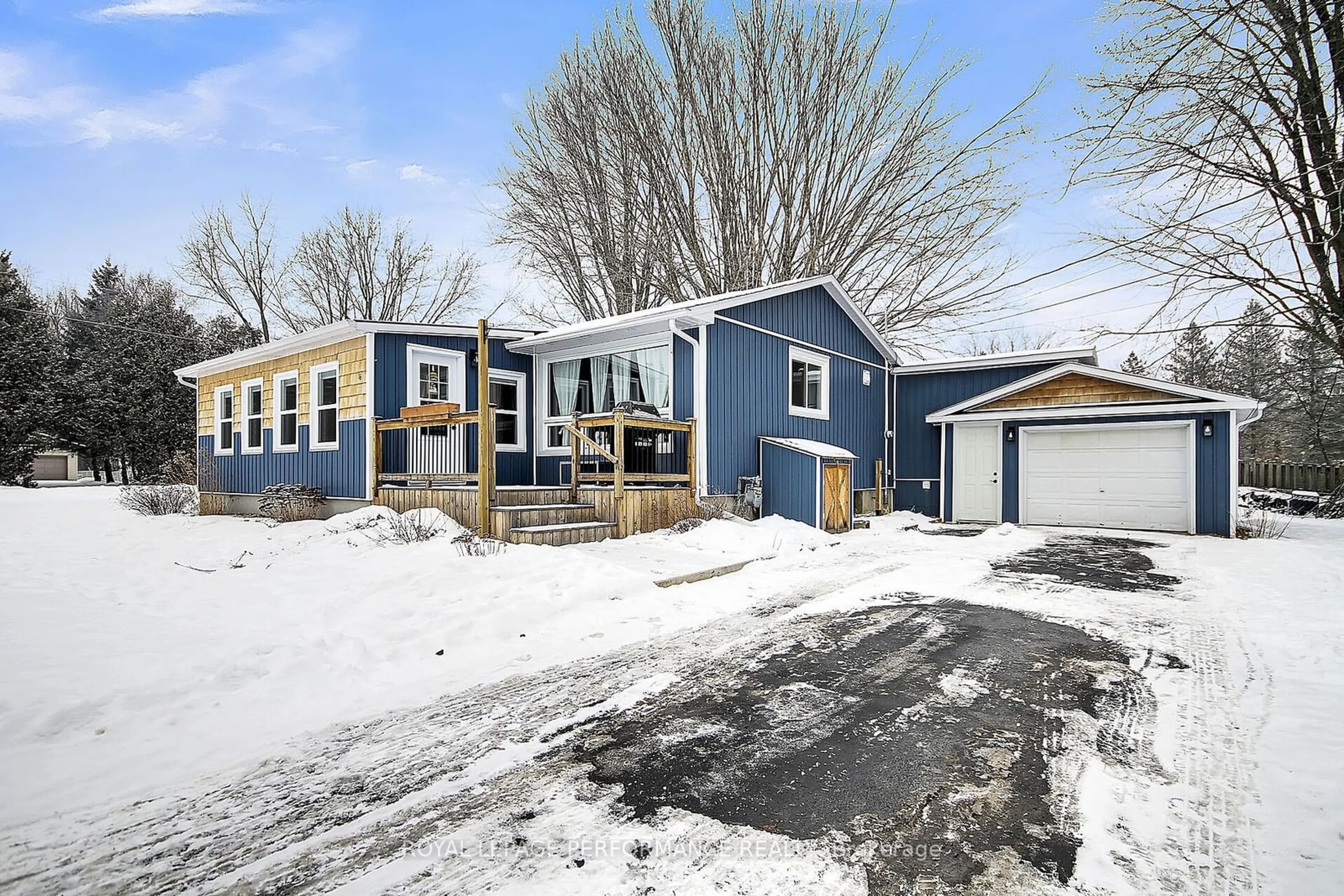 A pic from outside/outdoor area/front of a property/back of a property/a pic from drone, street for 16 Warner St, Russell Ontario K4R 1B9