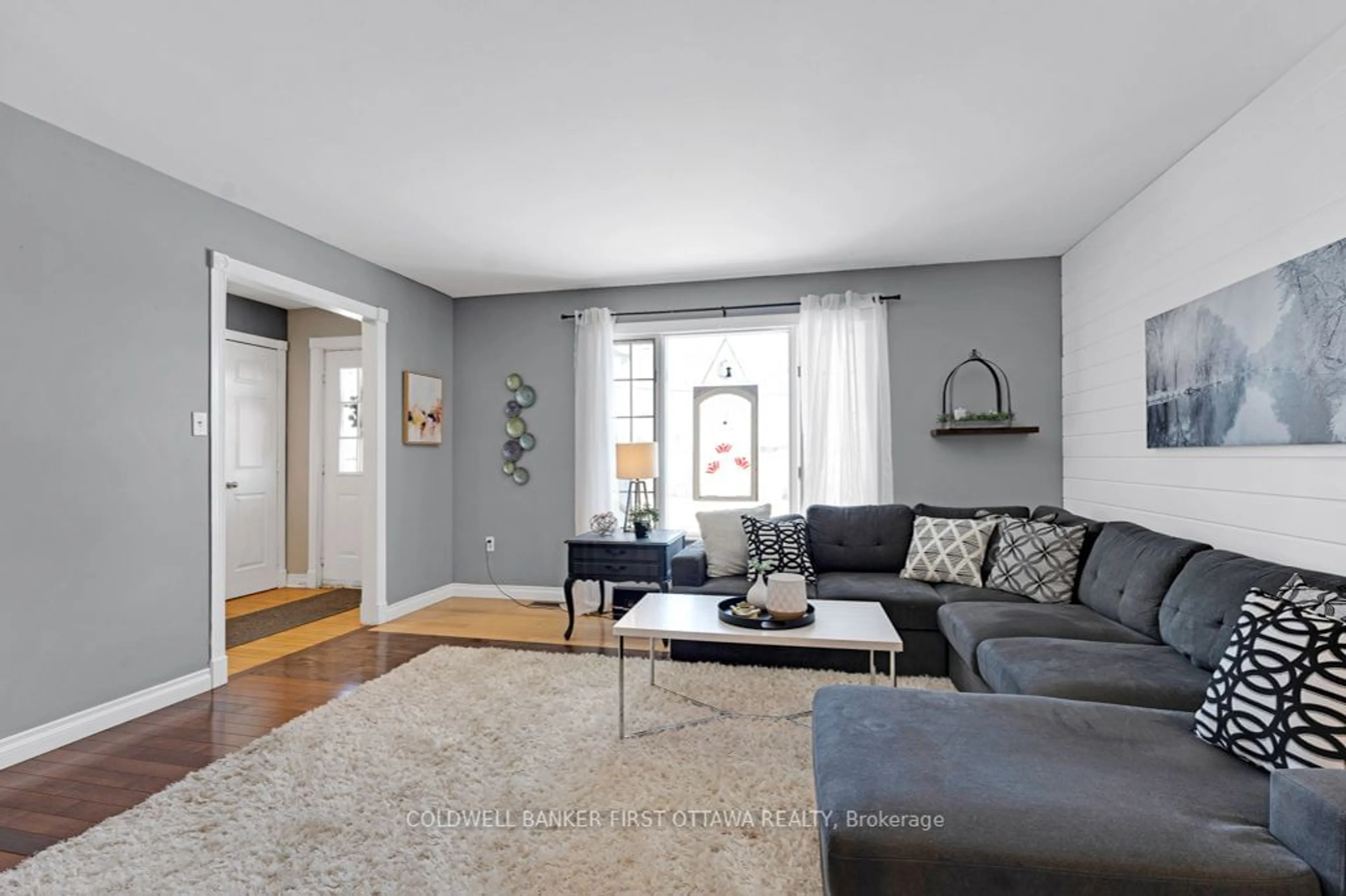 Living room with furniture, unknown for 330 Nursery Rd, North Grenville Ontario K0G 1J0
