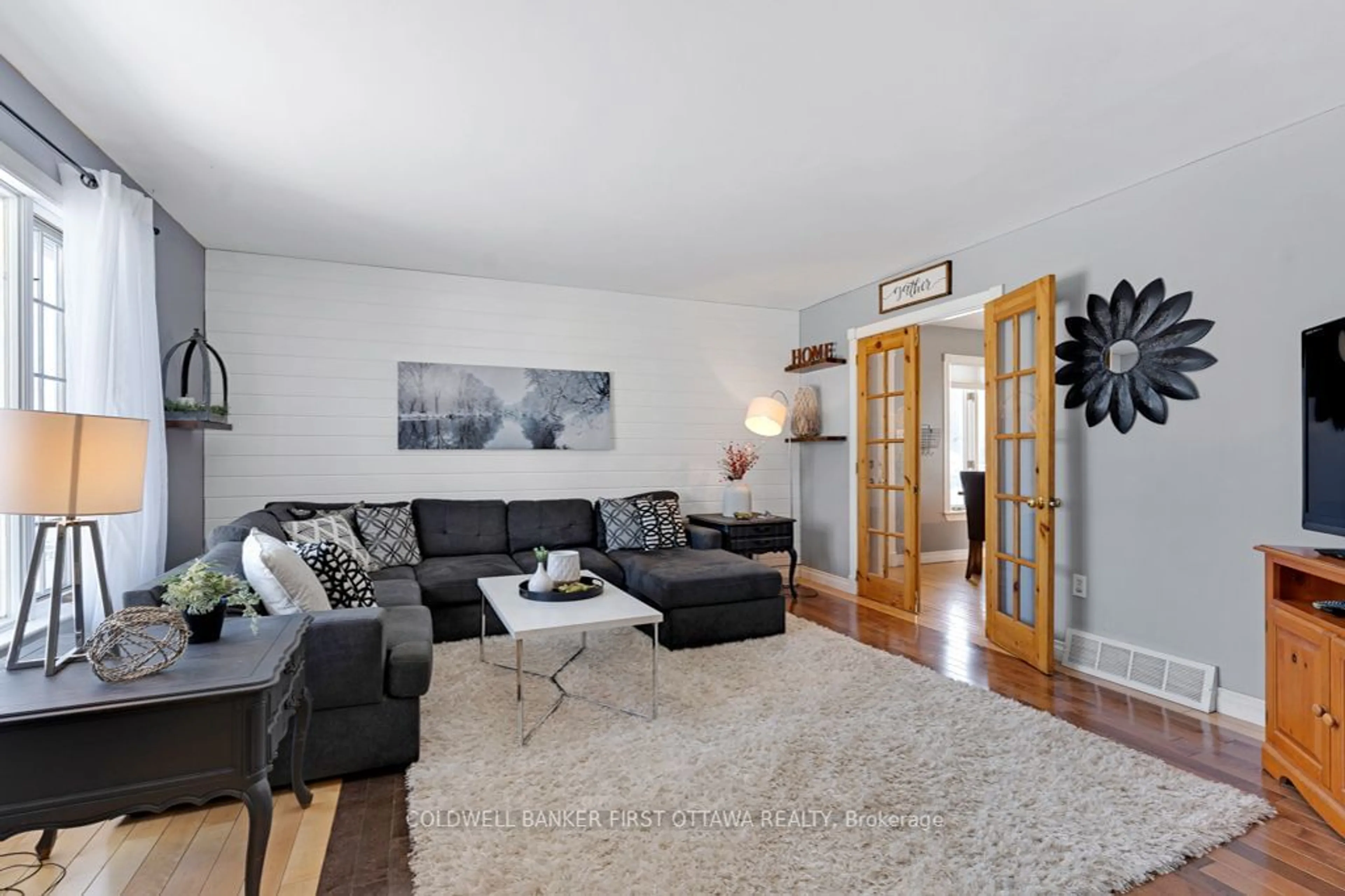 Living room with furniture, wood/laminate floor for 330 Nursery Rd, North Grenville Ontario K0G 1J0