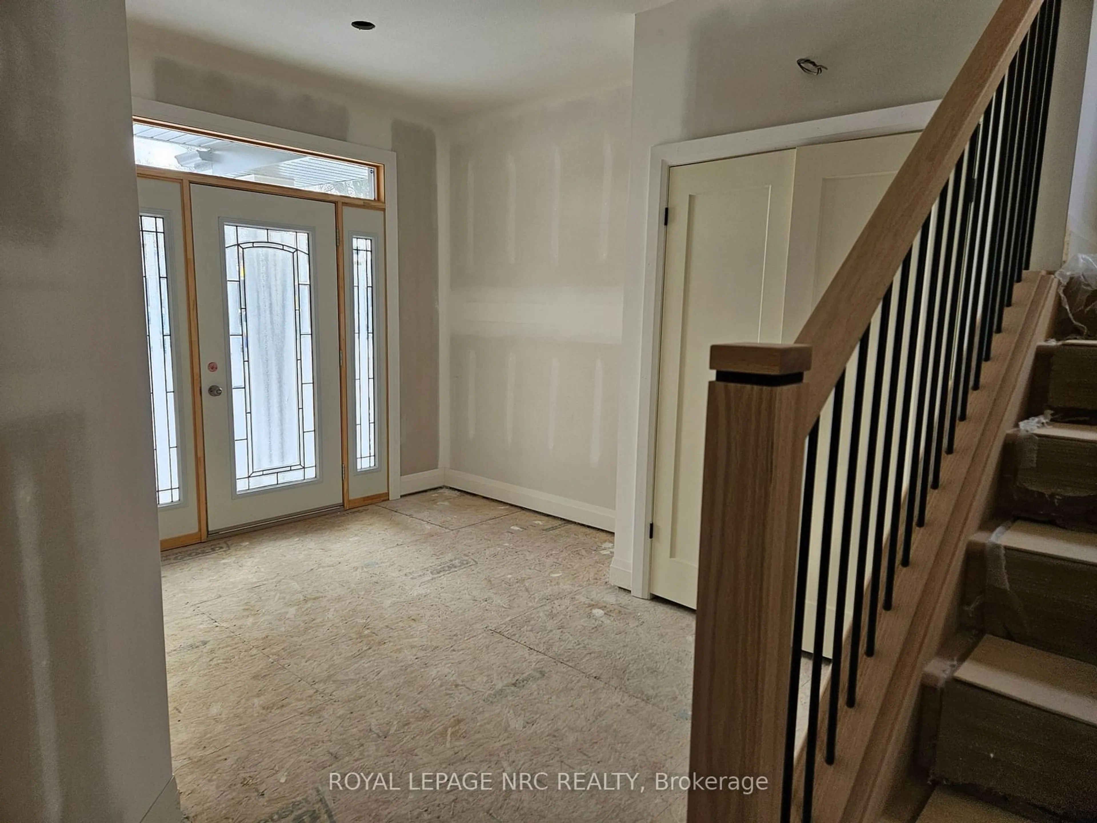 Indoor entryway for 4705 Lee Ave, Niagara Falls Ontario L2H 1M7