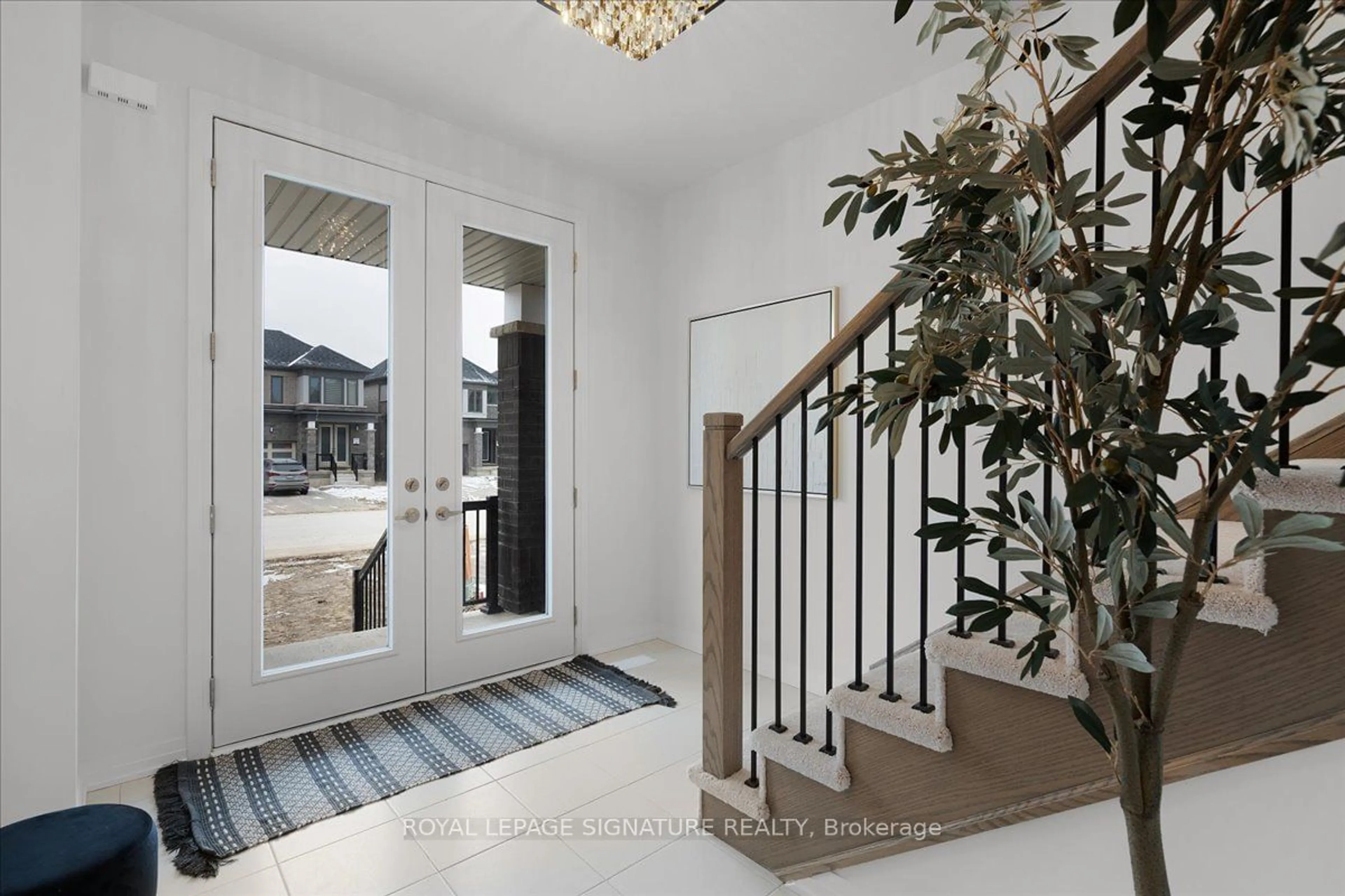 Indoor entryway for 628 Windwood Dr, Hamilton Ontario L0R 1C0