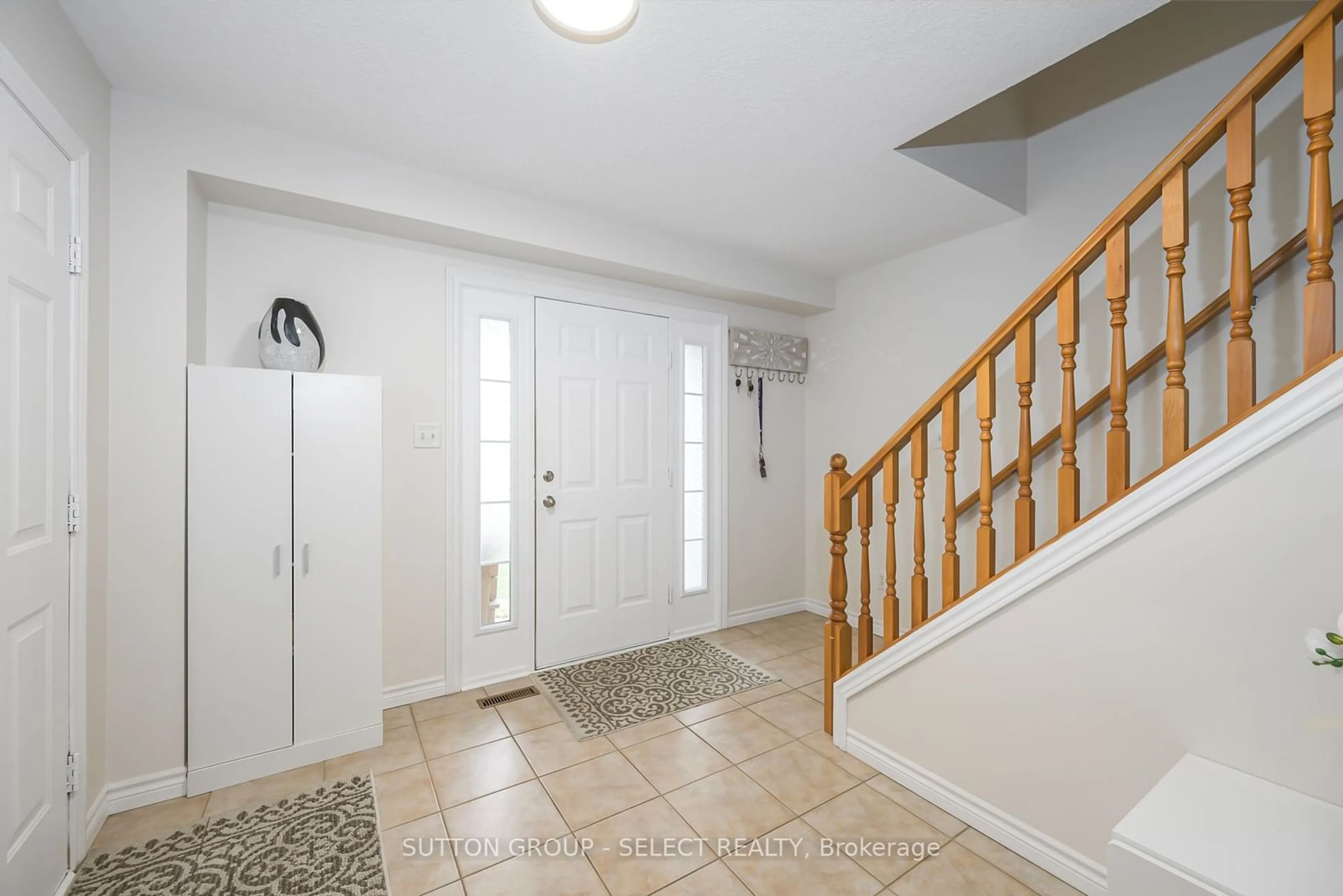 Indoor entryway for 908 Blythwood Rd, London Ontario N6H 5V2