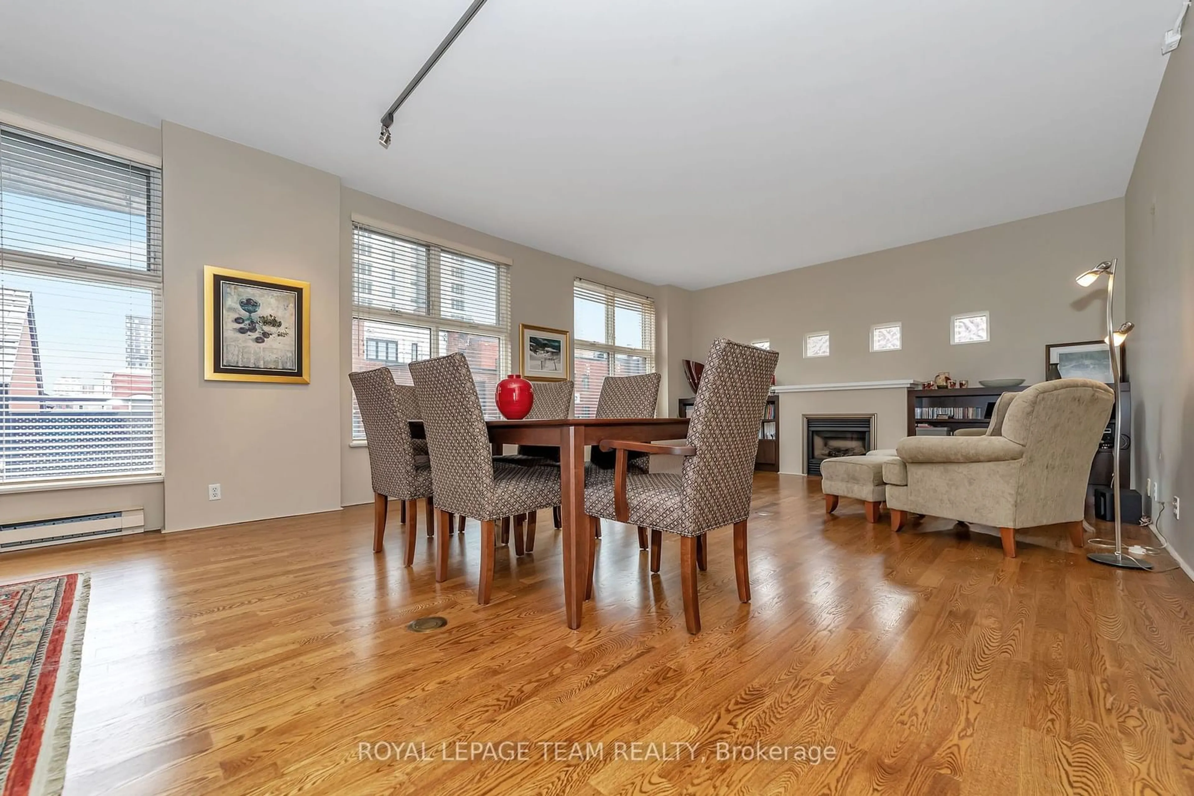 Dining room, wood/laminate floor for 144 Clarence St #3B, Lower Town - Sandy Hill Ontario K1N 5P8