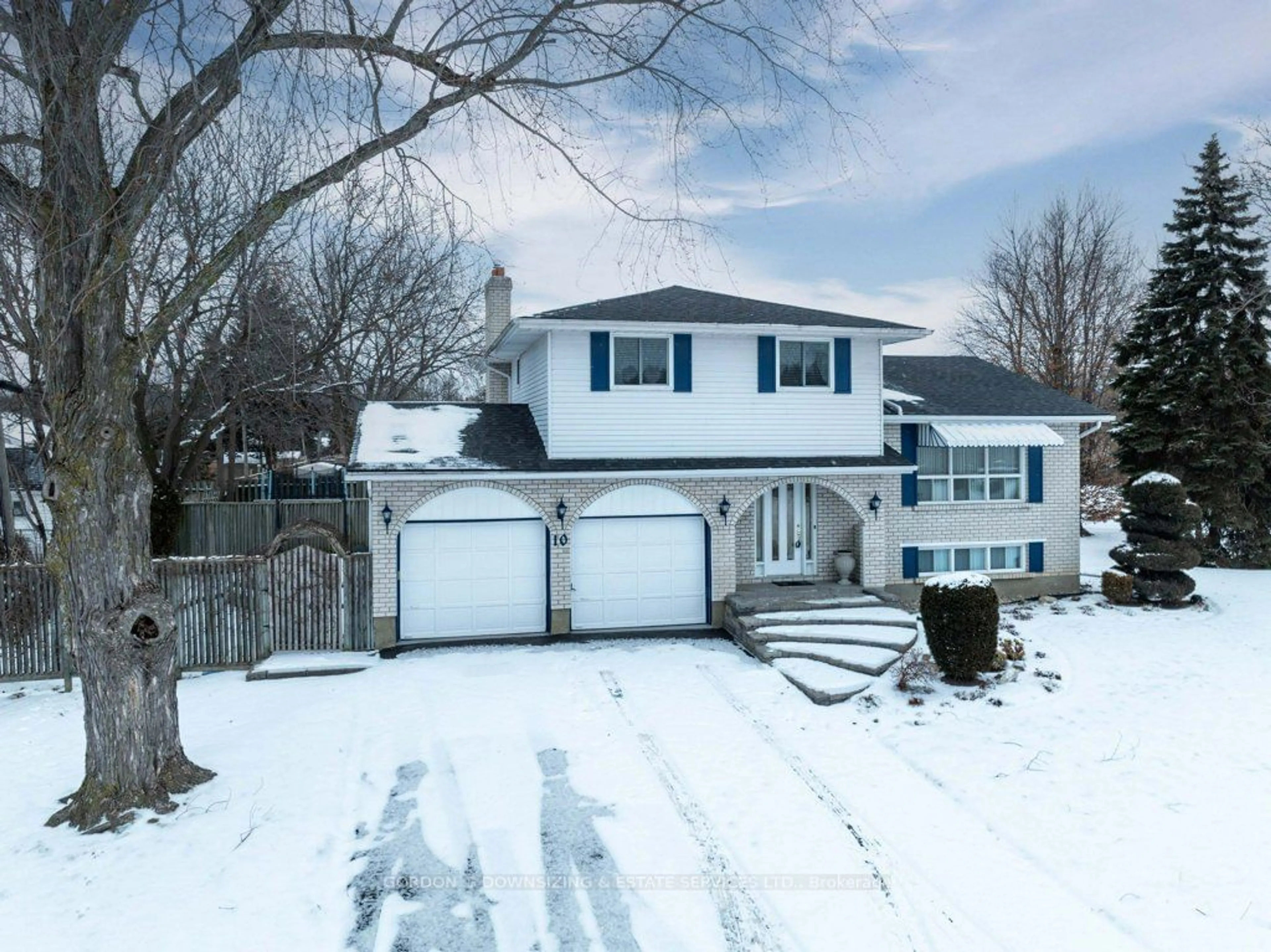 A pic from outside/outdoor area/front of a property/back of a property/a pic from drone, street for 10 Brimley Crt, Belleville Ontario K8N 5L5