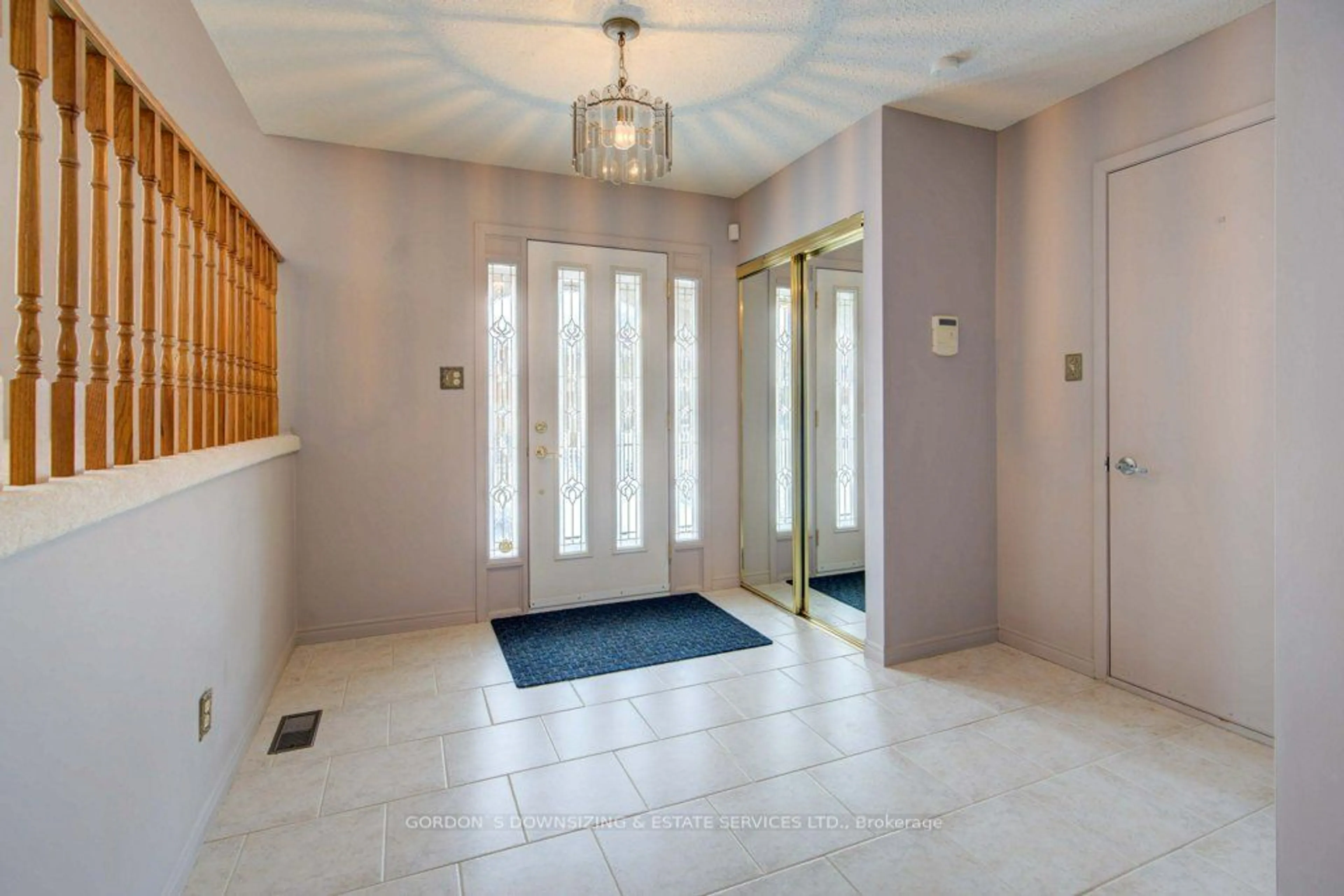 Indoor foyer for 10 Brimley Crt, Belleville Ontario K8N 5L5