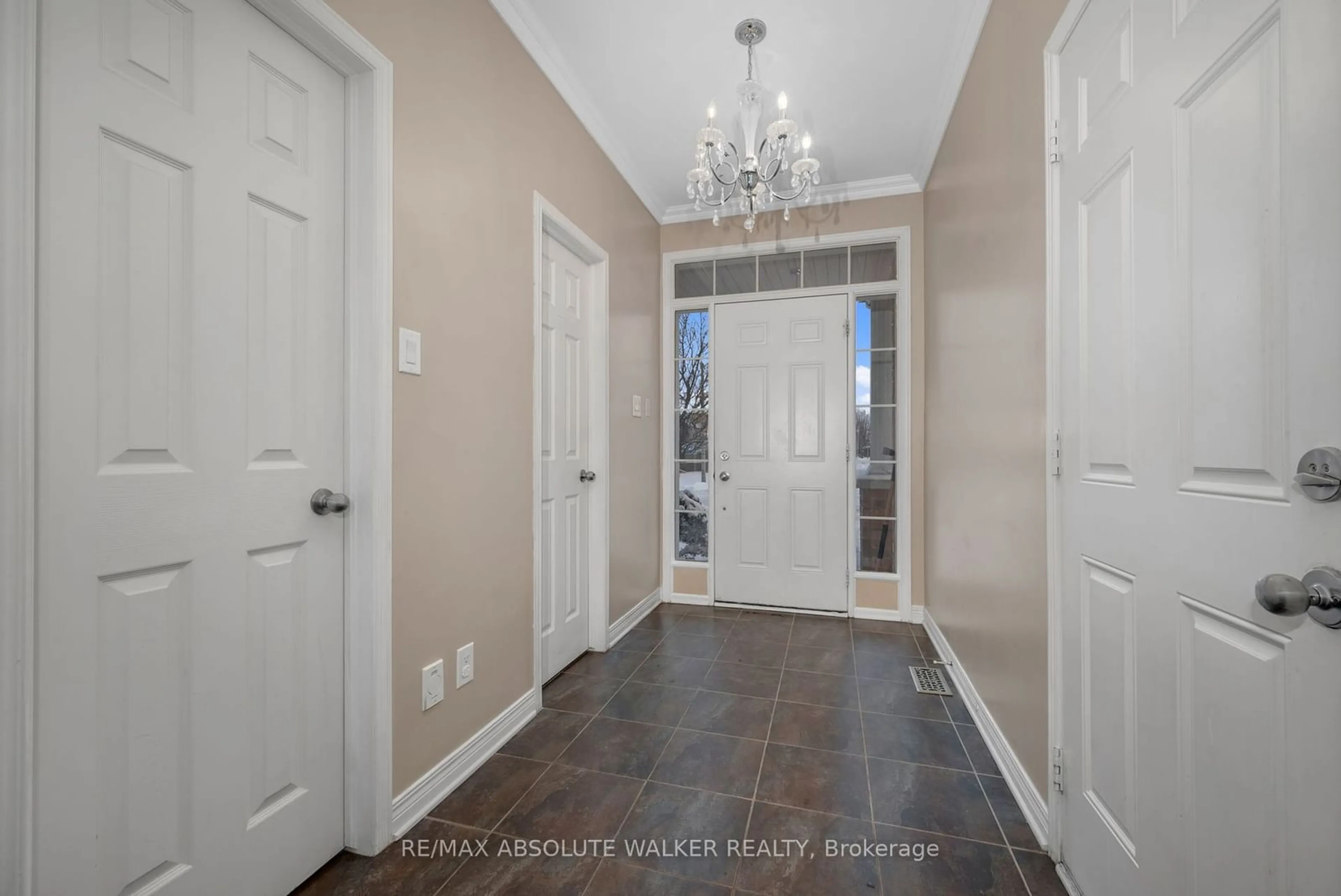 Indoor entryway for 583 Bidwell St, Barrhaven Ontario K2J 0H6