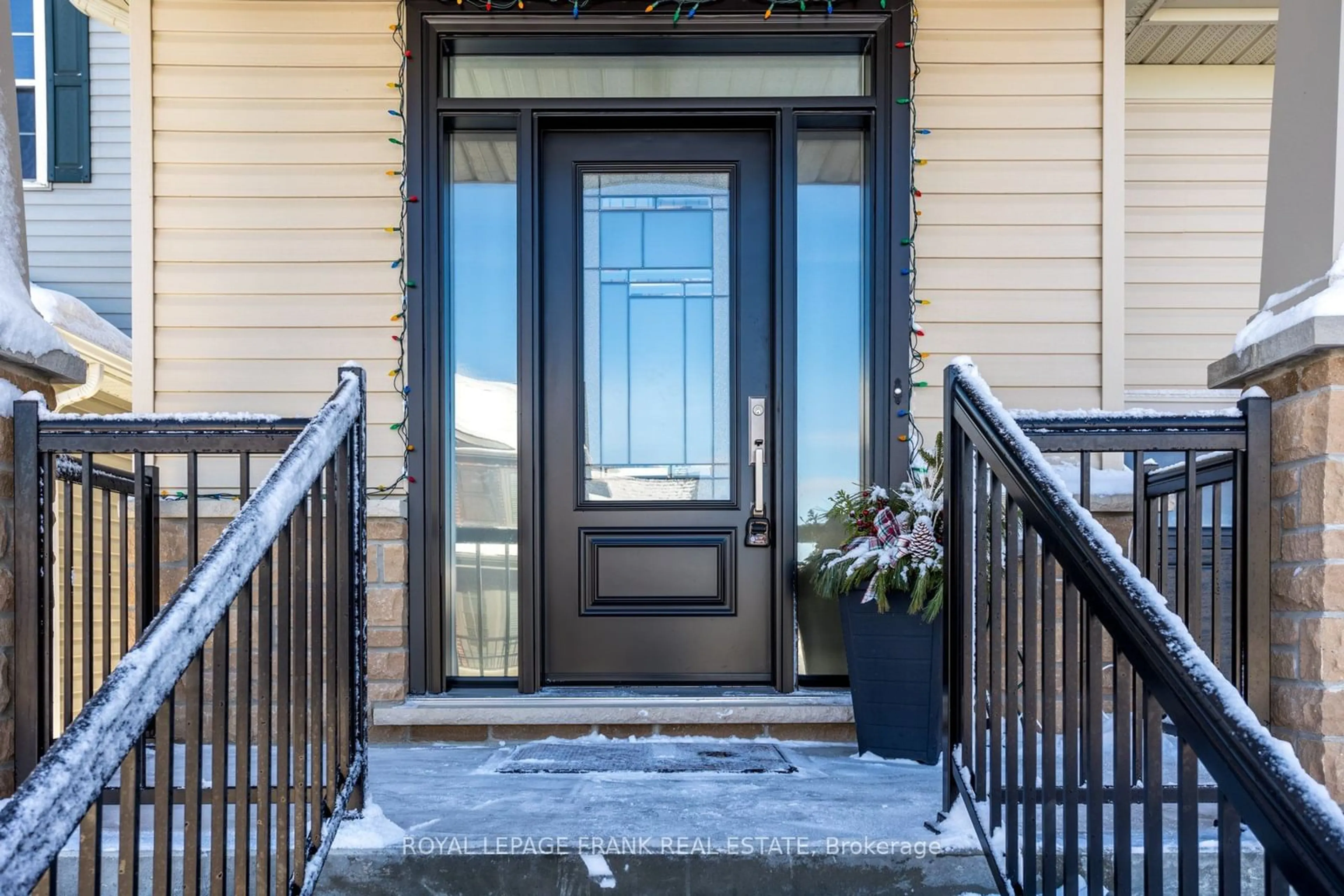 Indoor entryway for 485 Grange Way, Peterborough Ontario K9H 0H8