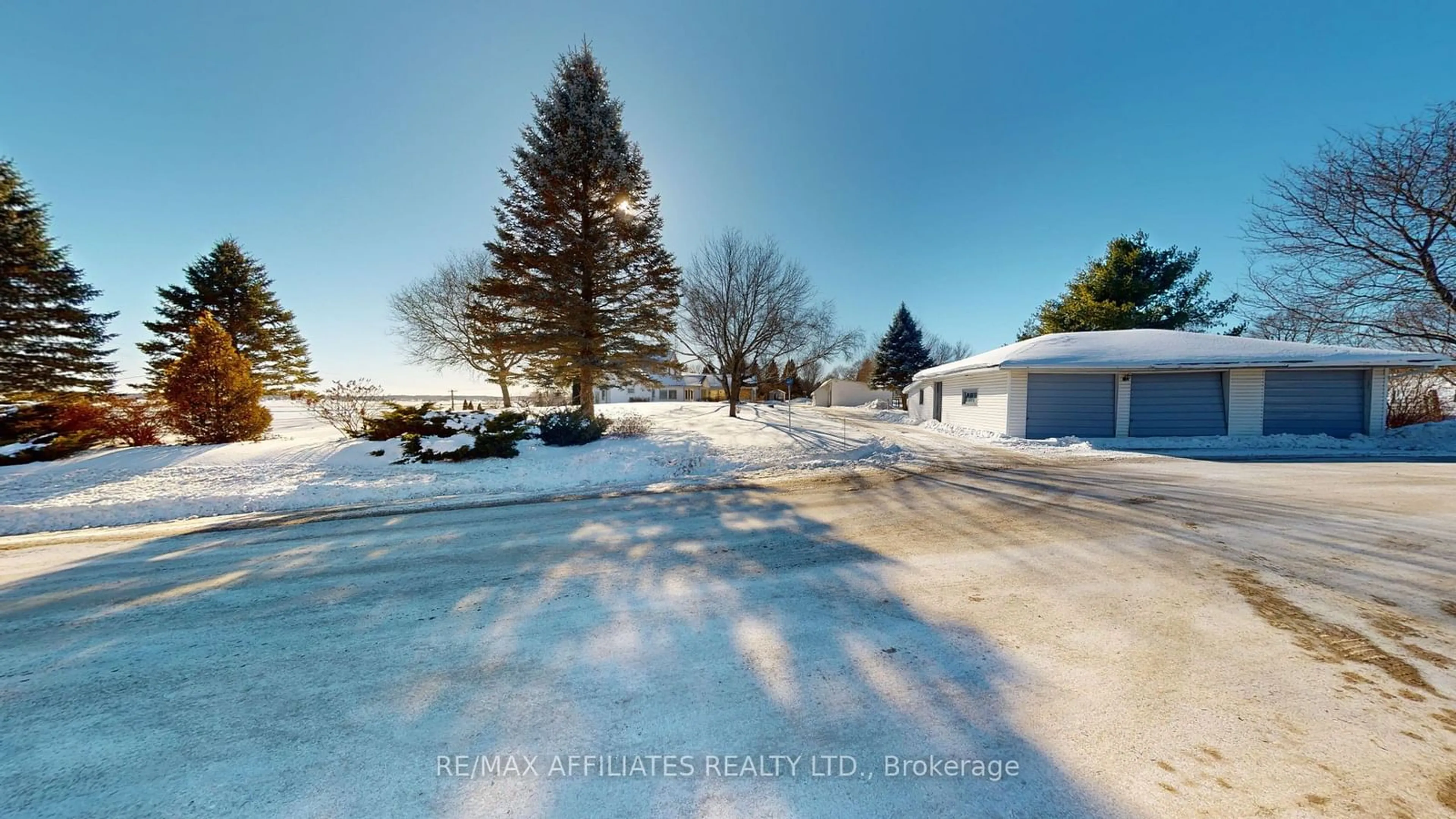 A pic from outside/outdoor area/front of a property/back of a property/a pic from drone, unknown for 1502 South Campbell Rd, Augusta Ontario K0E 1T0