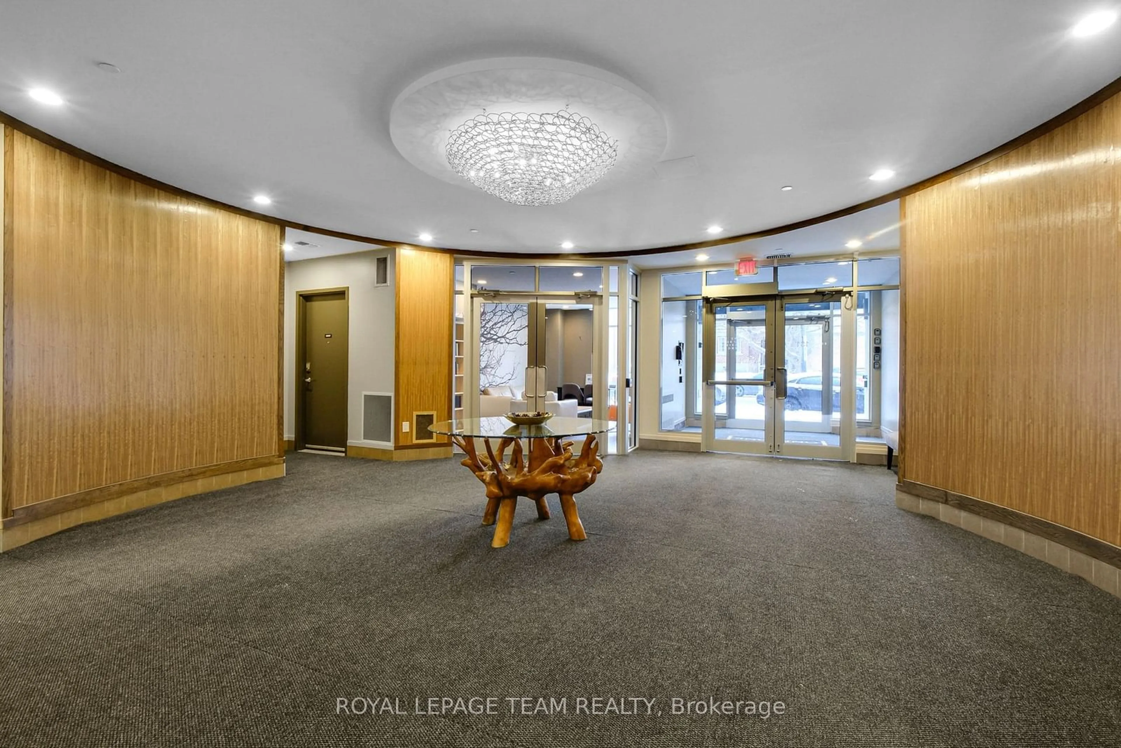 Lobby for 131 HOLLAND Ave #305, Tunneys Pasture and Ottawa West Ontario K1Y 3A2