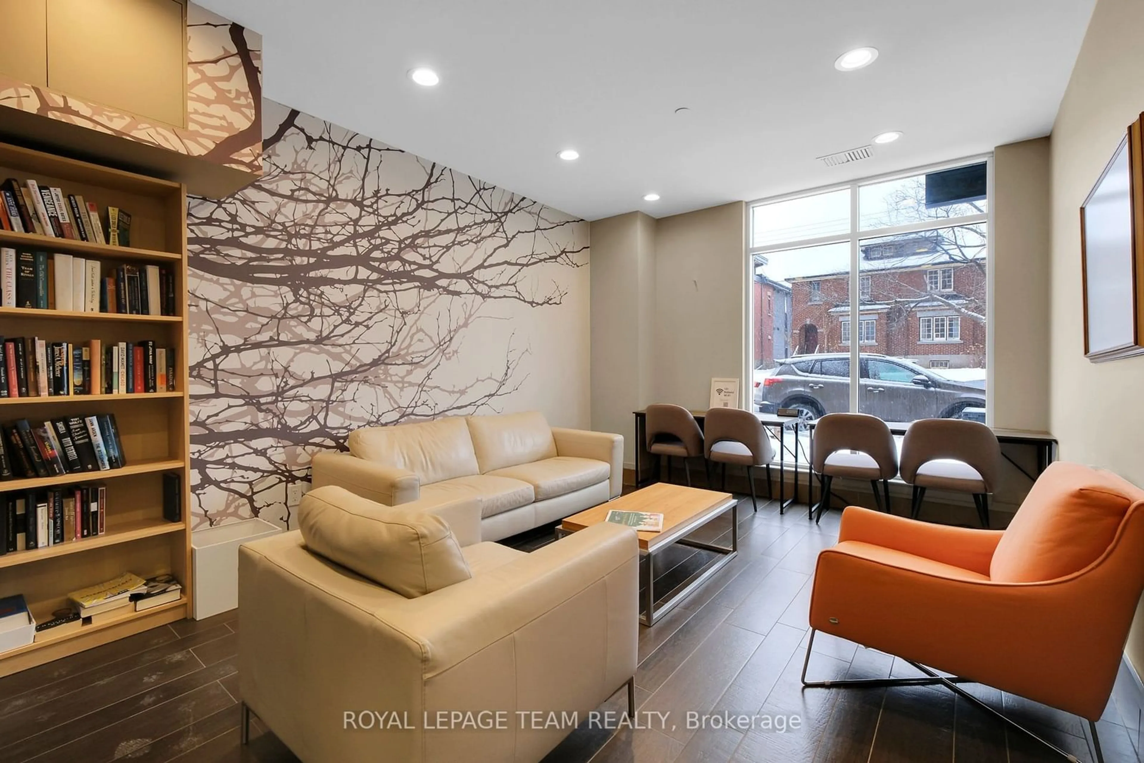 Lobby for 131 HOLLAND Ave #305, Tunneys Pasture and Ottawa West Ontario K1Y 3A2