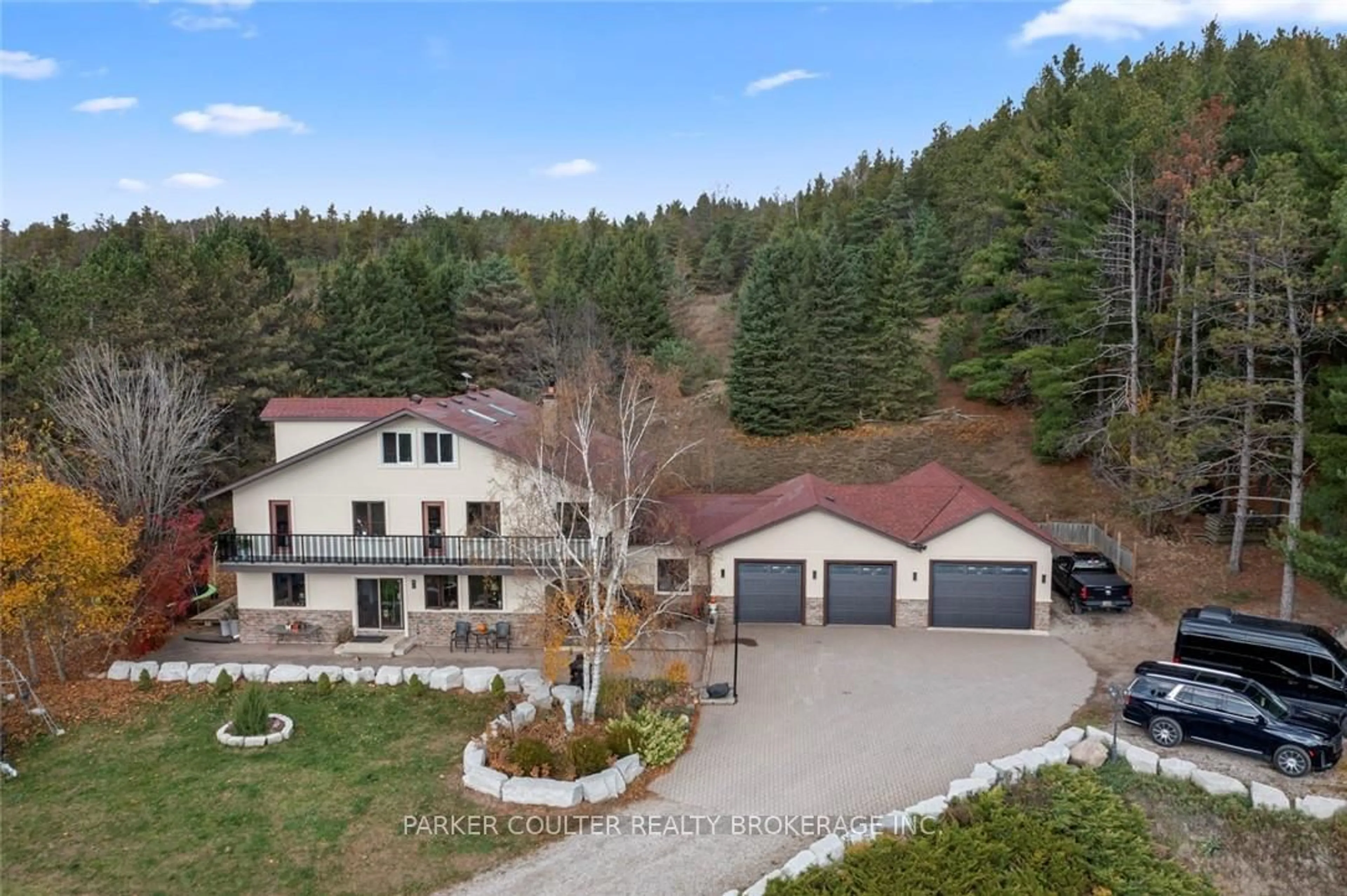 A pic from outside/outdoor area/front of a property/back of a property/a pic from drone, mountain view for 428239 25th Side Rd, Mono Ontario L9W 2Y8