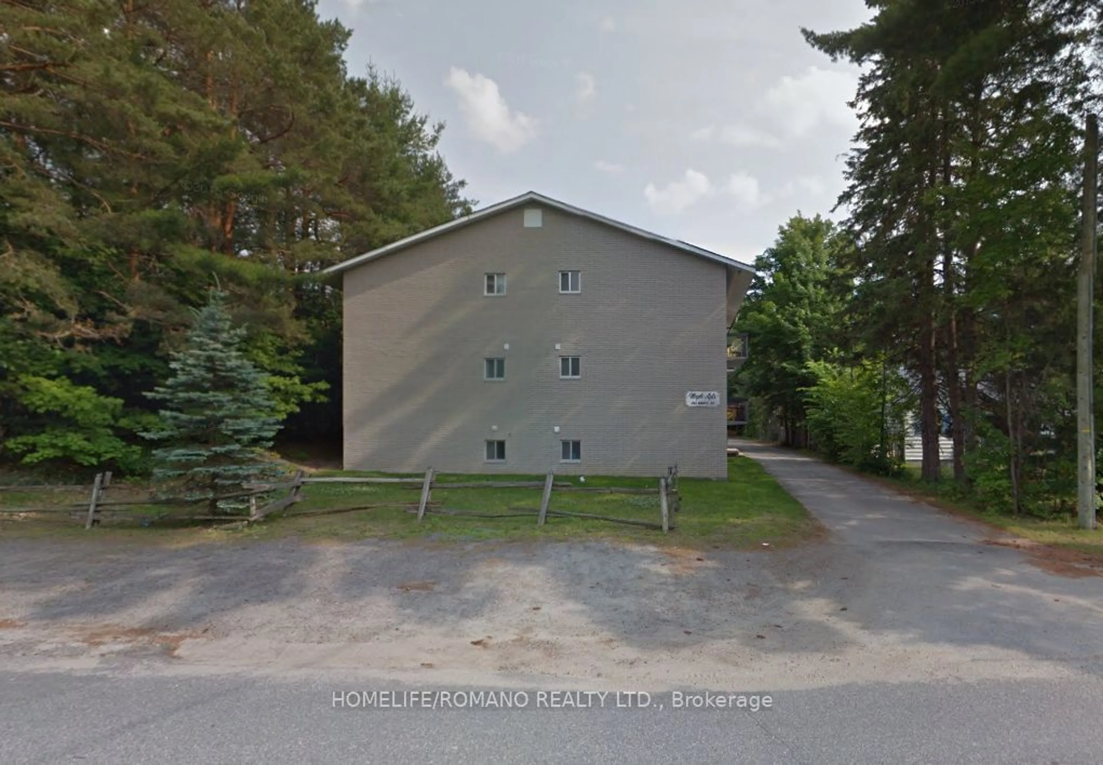 Unknown for 210 Maple St, Bracebridge Ontario P1L 1N2