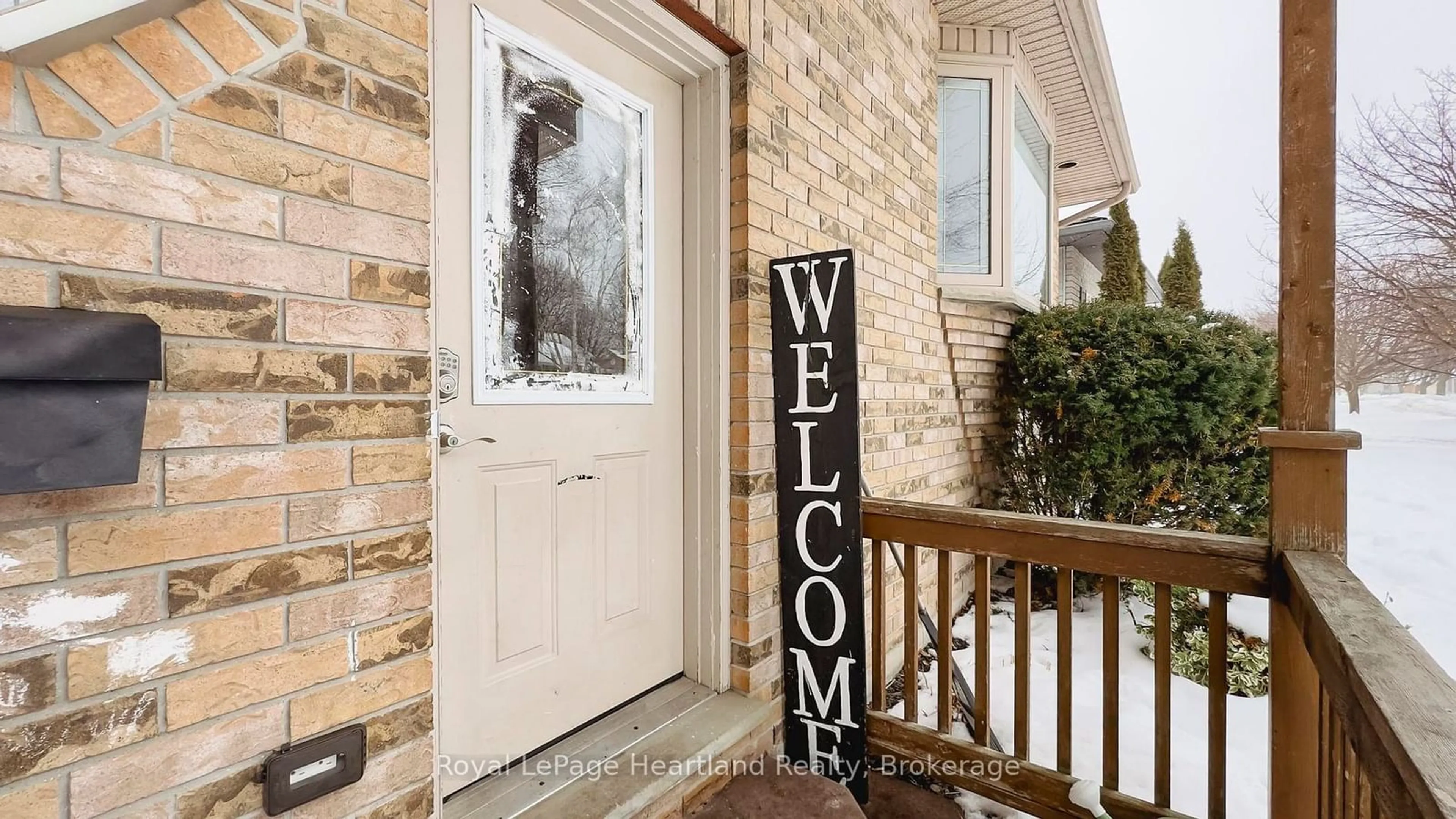 Indoor entryway for 223 Bennett St, Goderich Ontario N7A 1A8