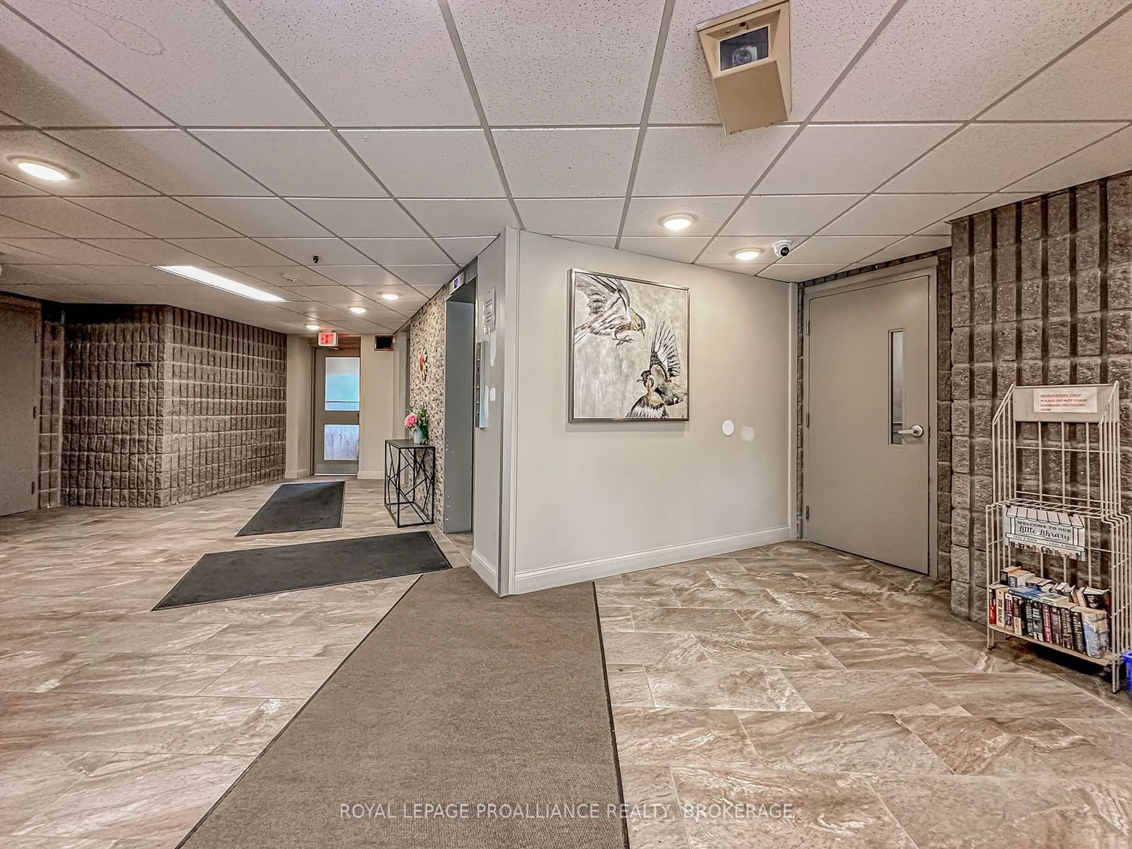 Indoor foyer for 17 Eldon Hall Pl #203, Kingston Ontario K7M 7H5