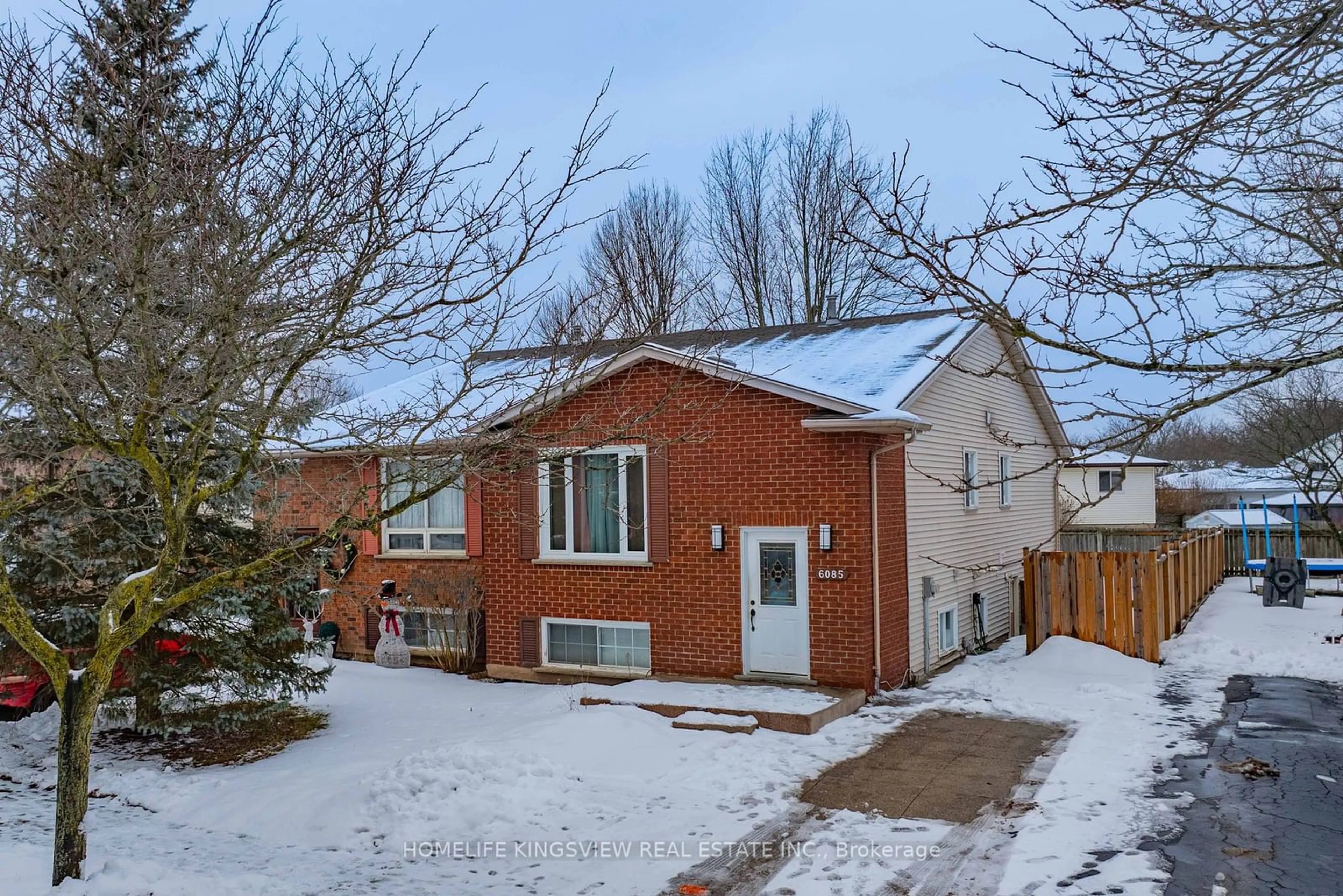 Home with brick exterior material, street for 6085 WILDROSE Cres, Niagara Falls Ontario L2G 7T2