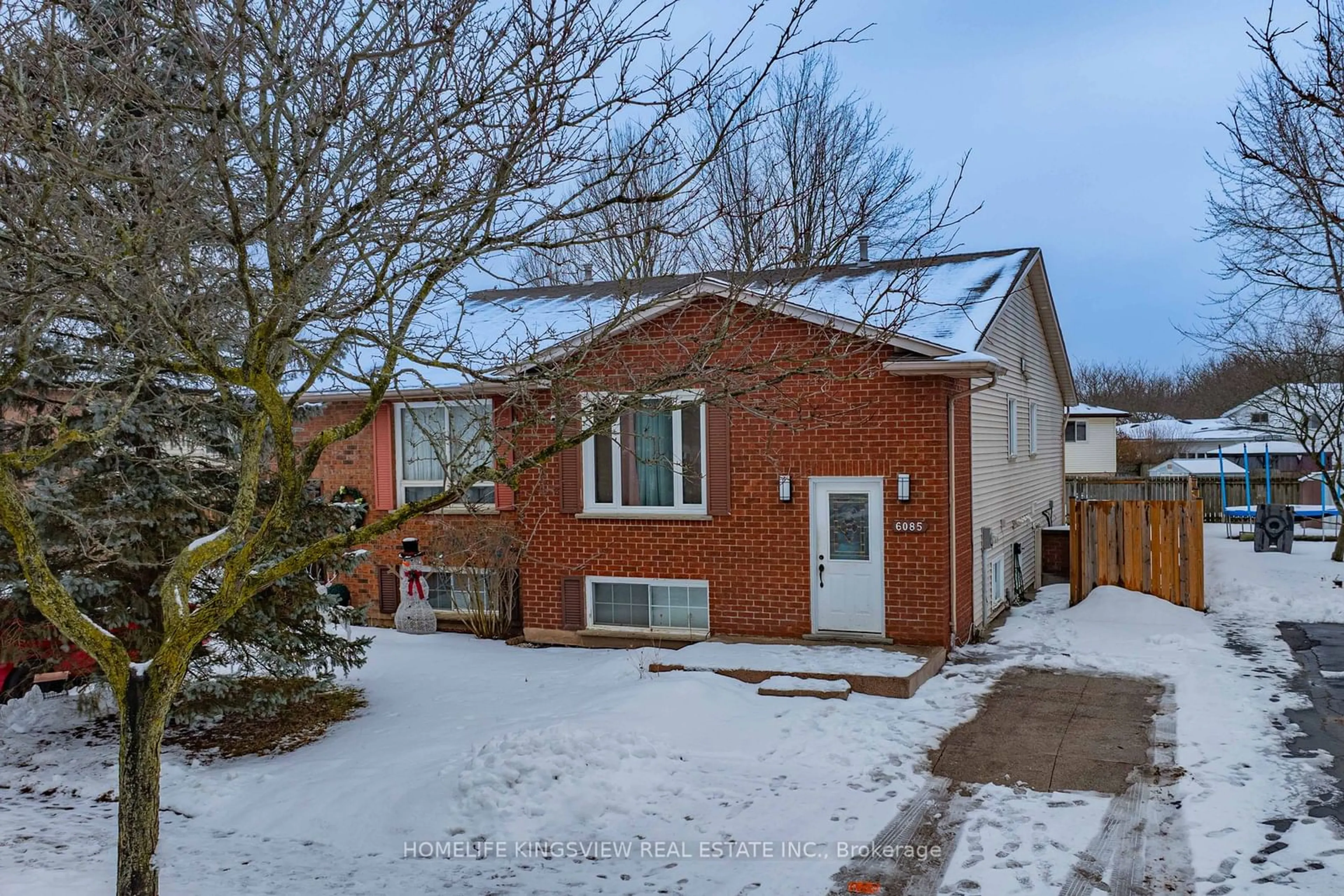 Home with brick exterior material, street for 6085 WILDROSE Cres, Niagara Falls Ontario L2G 7T2