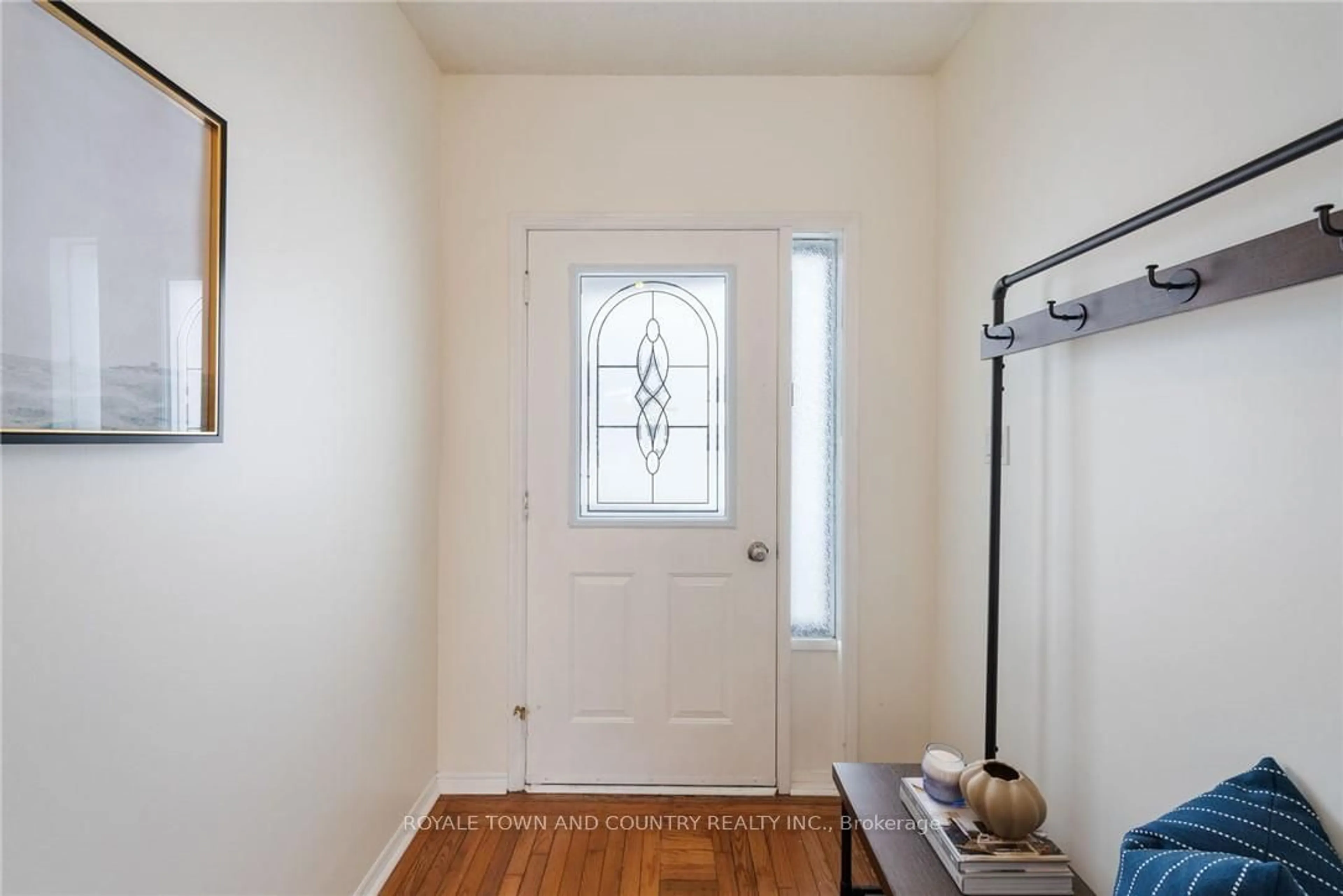 Indoor entryway for 6 Doble Dr, Kawartha Lakes Ontario K0M 2M0