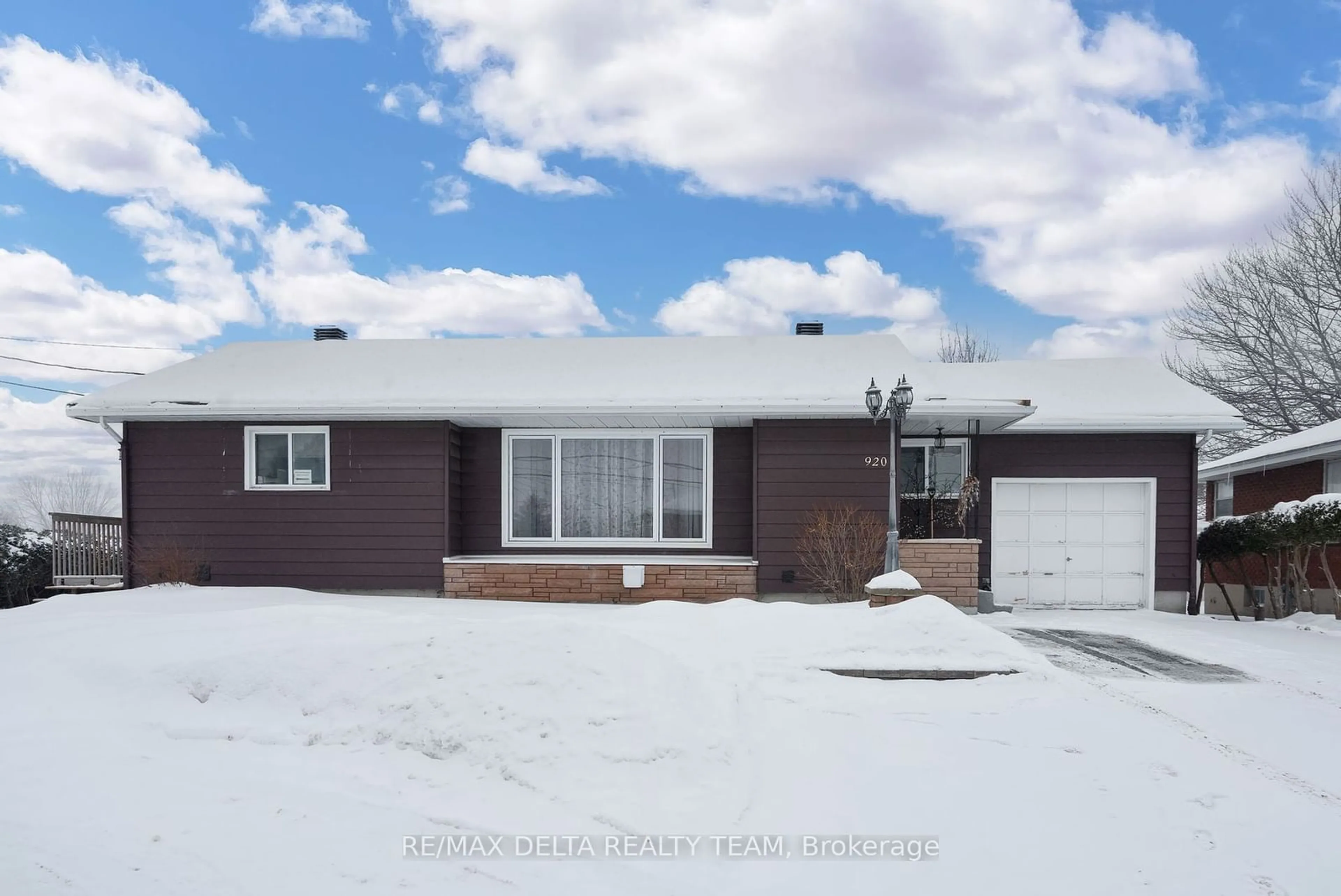 Home with vinyl exterior material, street for 920 LAVIOLETTE St, Clarence-Rockland Ontario K4K 1B1