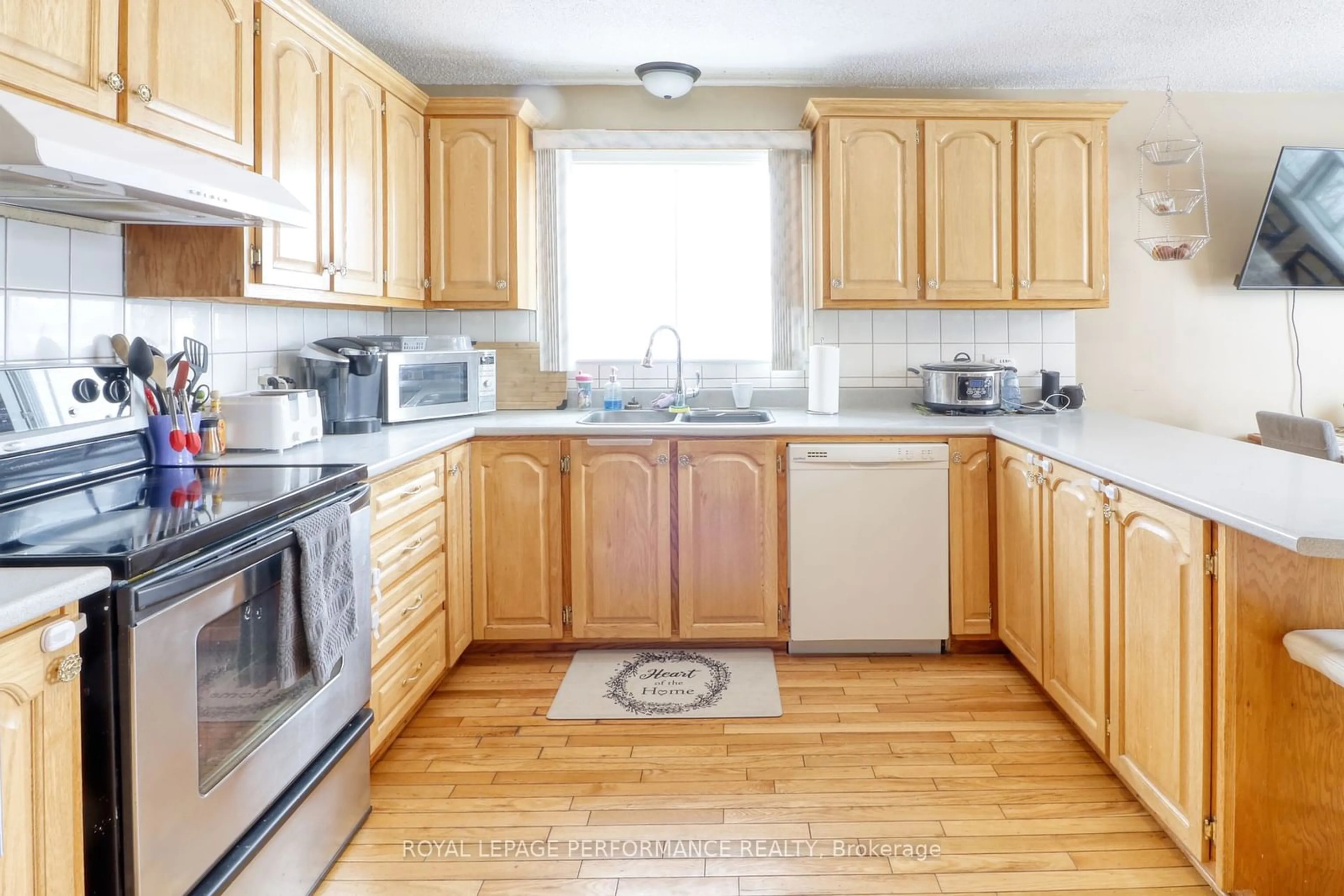 Standard kitchen, wood/laminate floor for 115 County rd  10 Rd, East Hawkesbury Ontario K0B 1P0