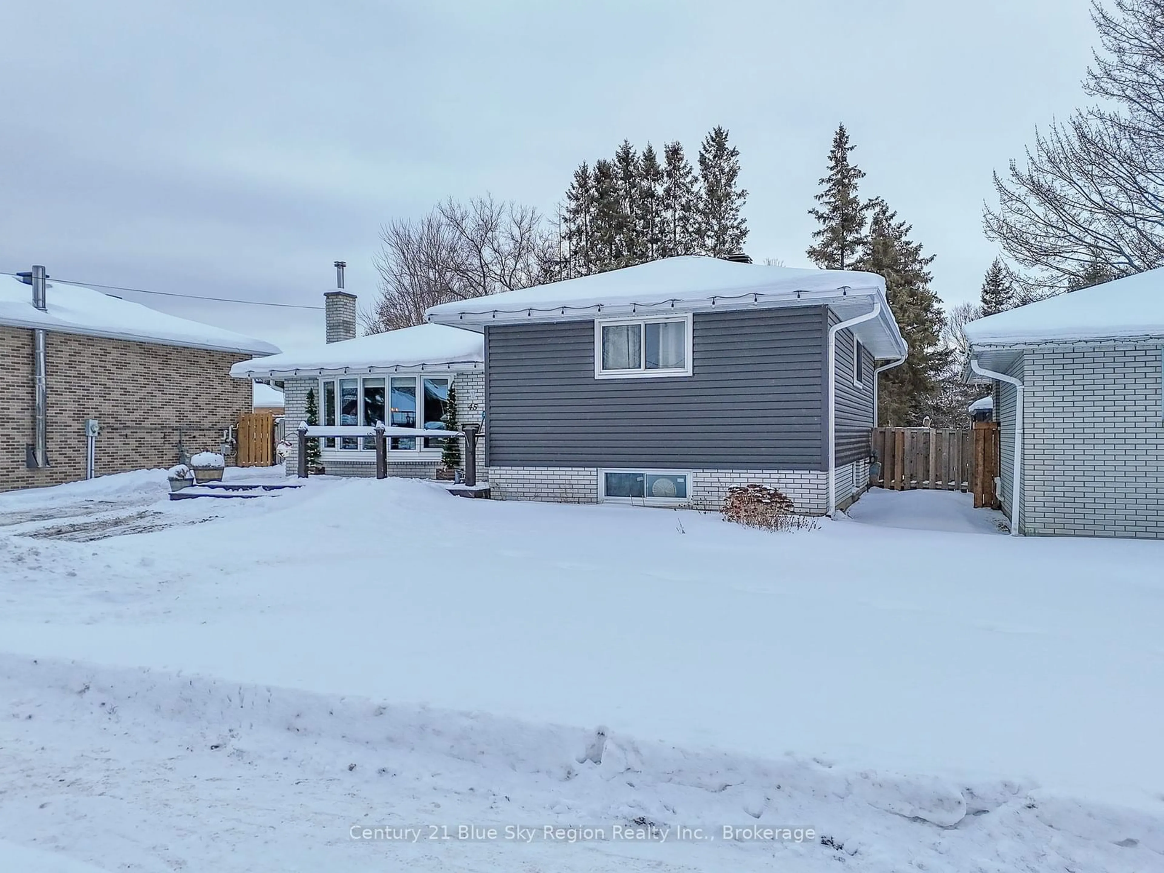 A pic from outside/outdoor area/front of a property/back of a property/a pic from drone, street for 45 Joseph St, North Bay Ontario P1A 1L7