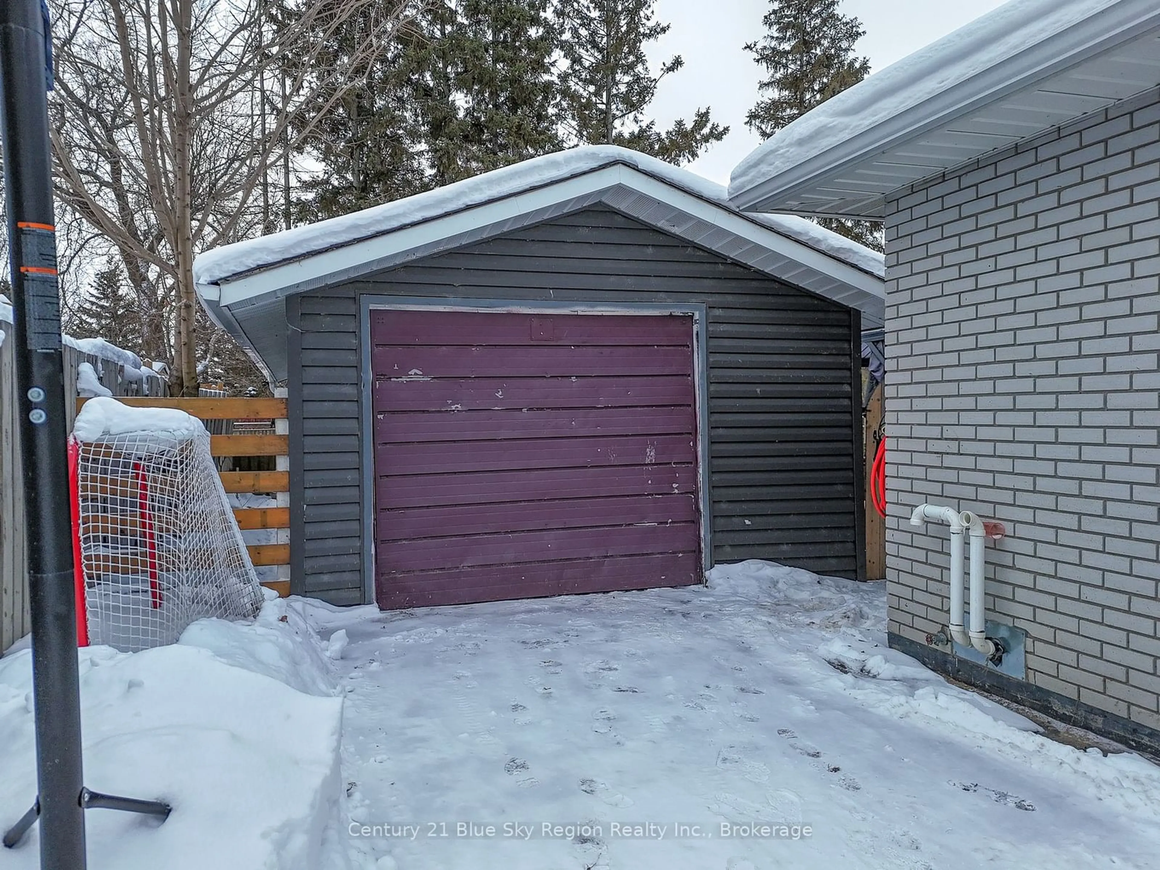 Indoor garage for 45 Joseph St, North Bay Ontario P1A 1L7