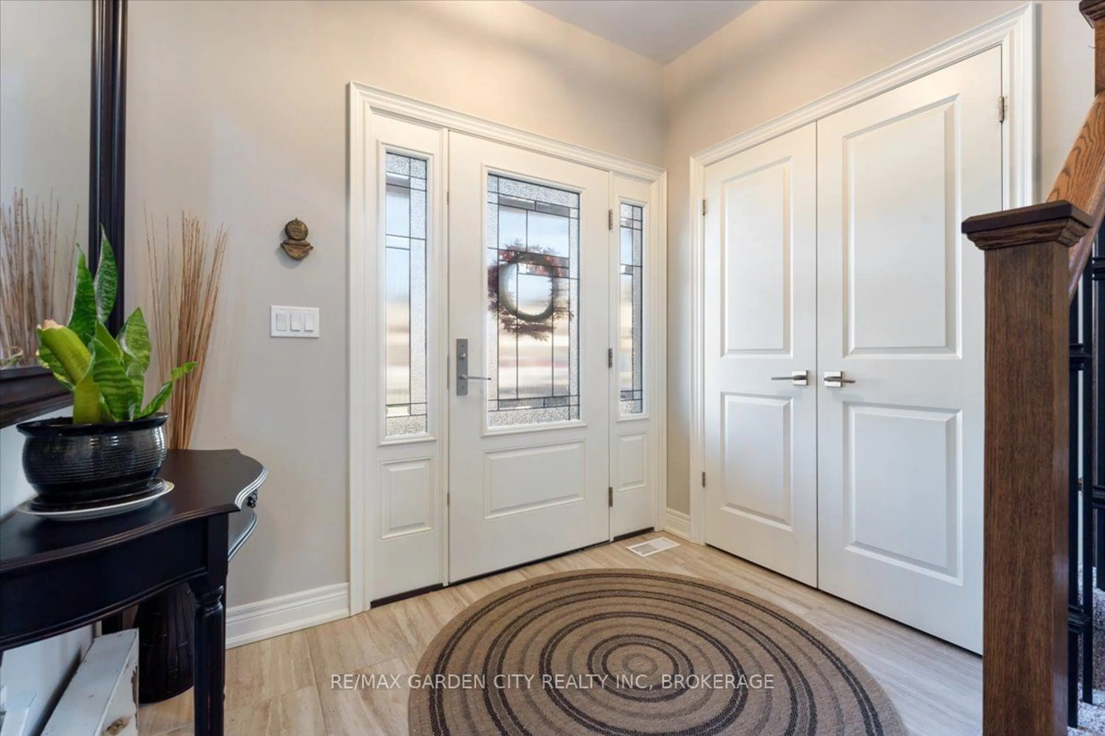 Indoor entryway for 23 WILLOWBROOK Dr, Welland Ontario L3C 0G1