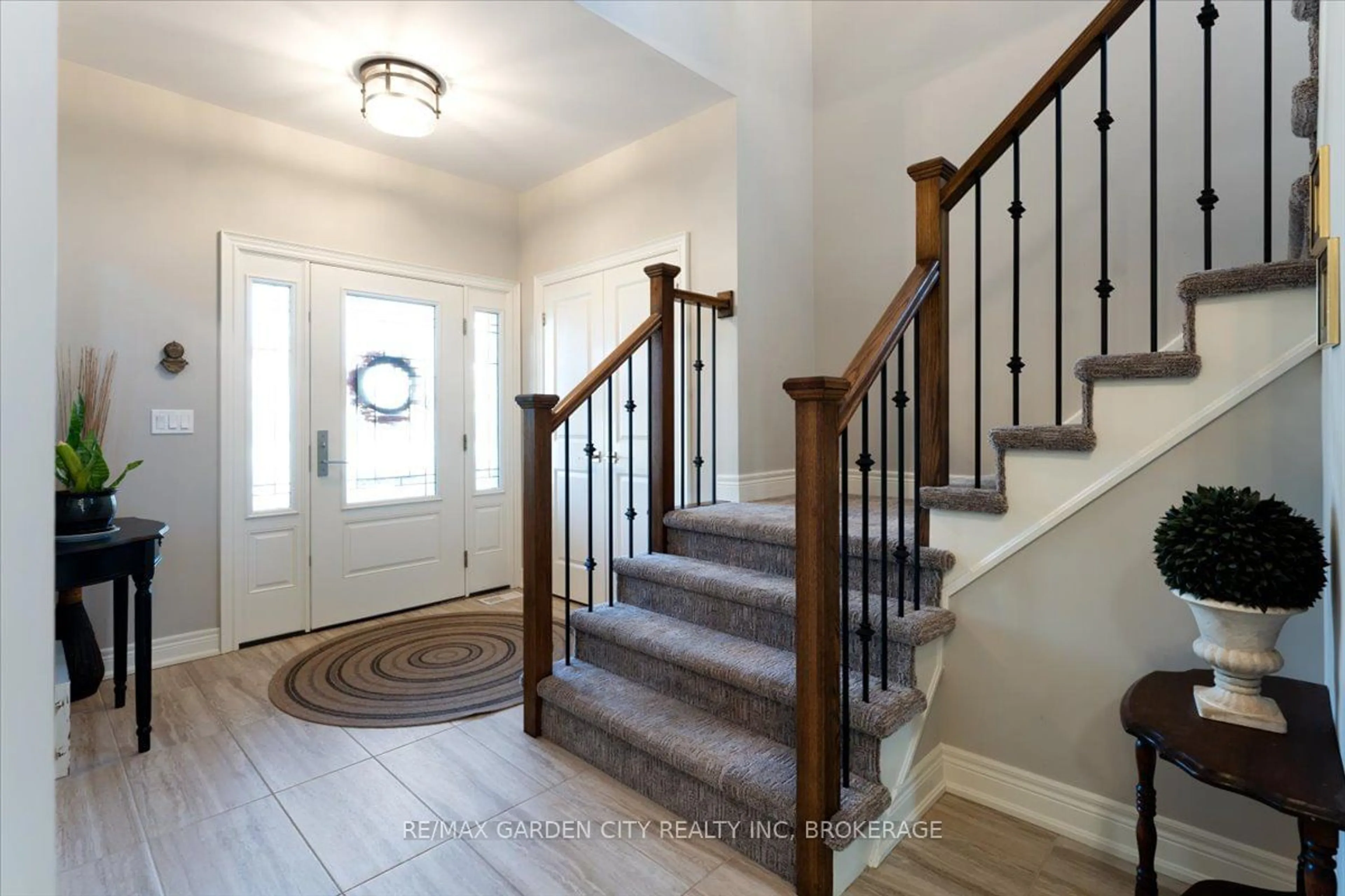 Indoor entryway for 23 WILLOWBROOK Dr, Welland Ontario L3C 0G1