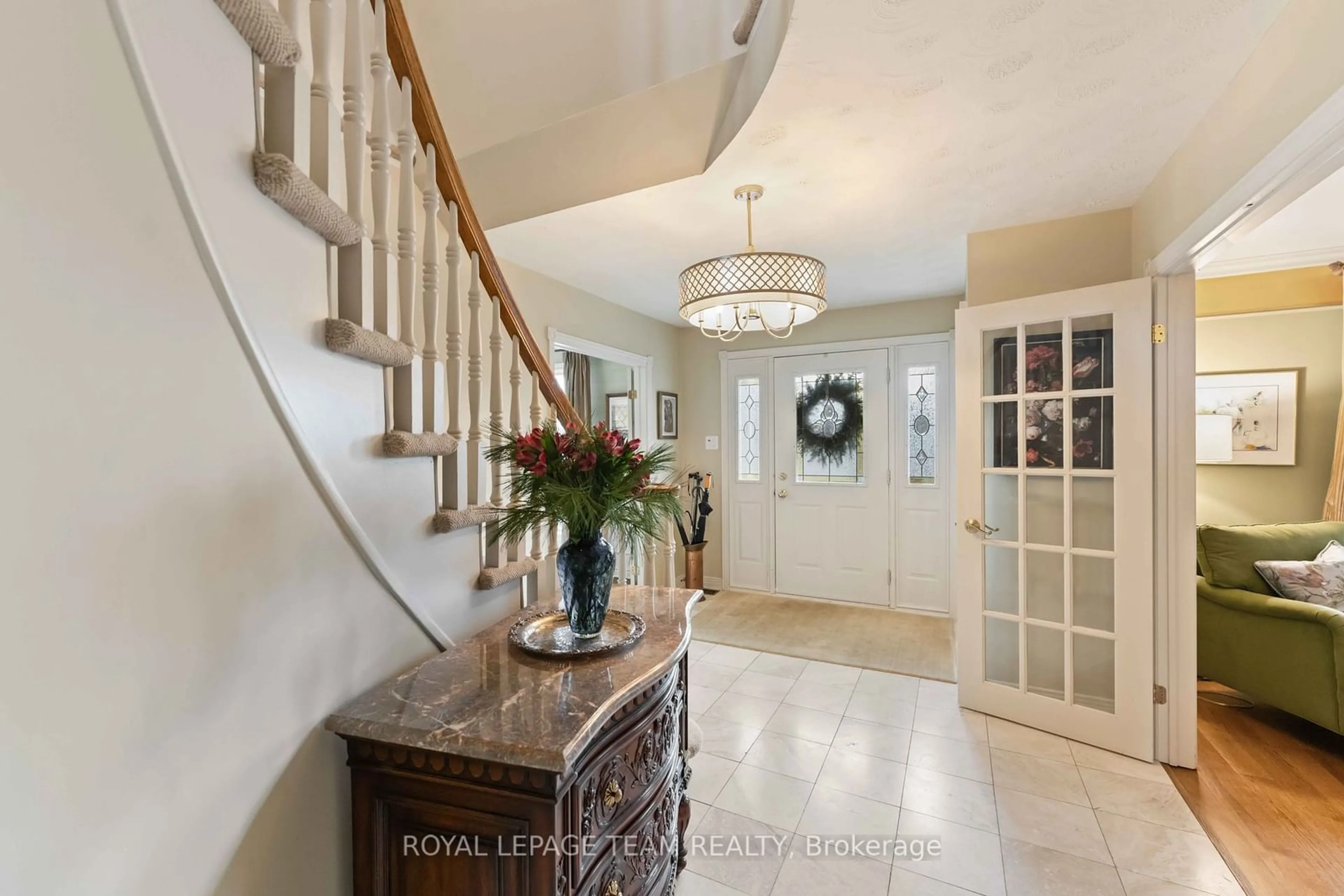 Indoor entryway for 5 Erinlea Crt, Country Place - Pineglen - Crestview and Area Ontario K2E 7C8