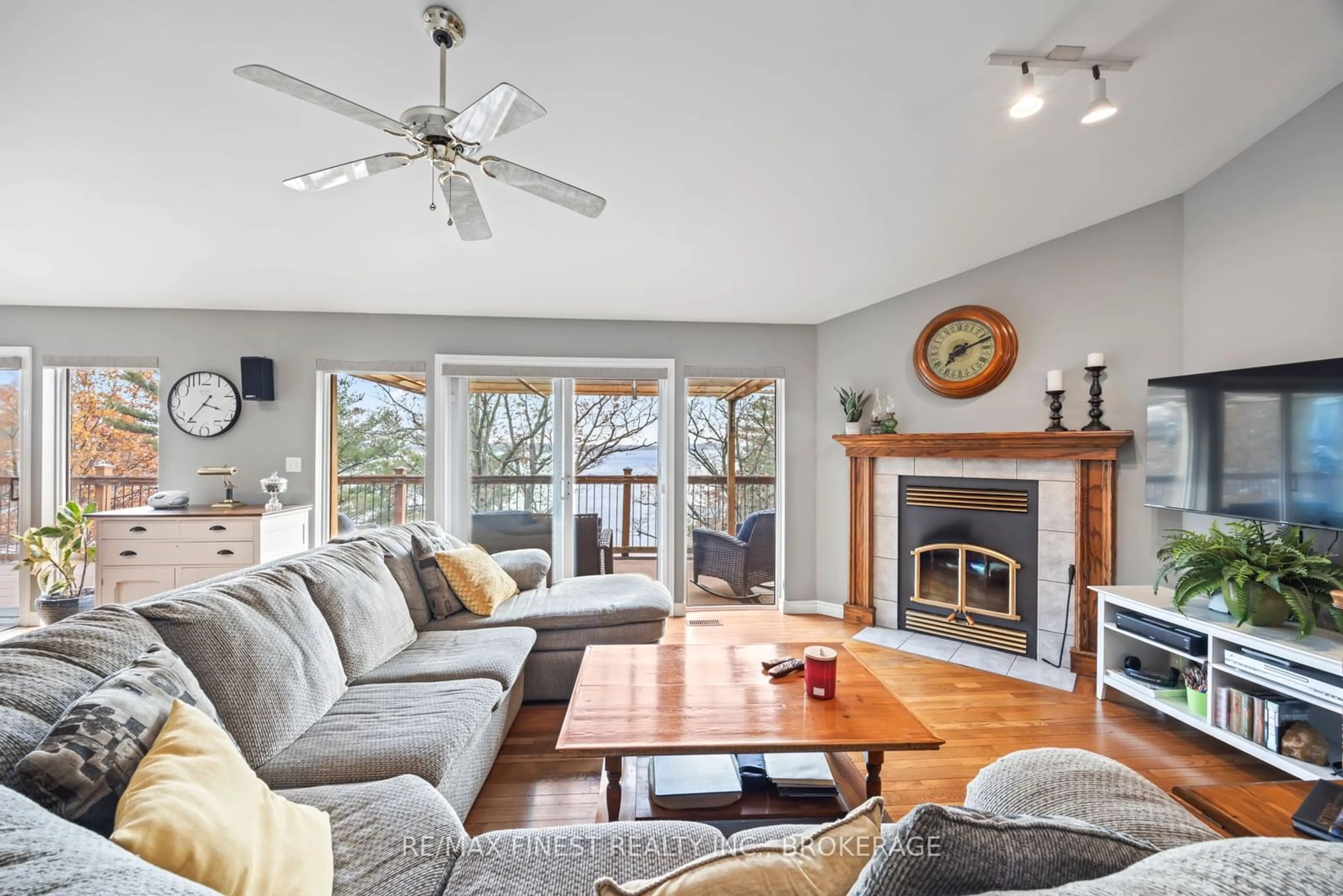 Living room with furniture, wood/laminate floor for 6 Vanston Rd, Leeds and the Thousand Islands Ontario K0E 1R0