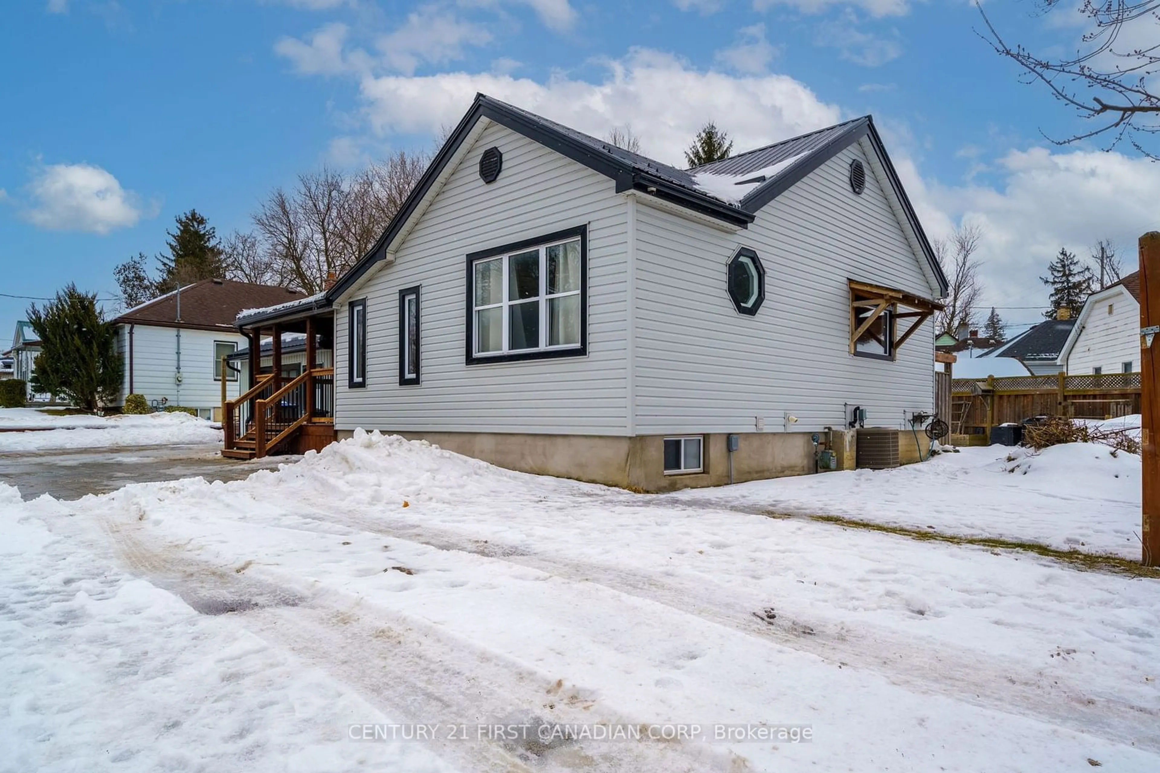 Home with vinyl exterior material, street for 346 Caradoc St, Strathroy-Caradoc Ontario N7G 2N2