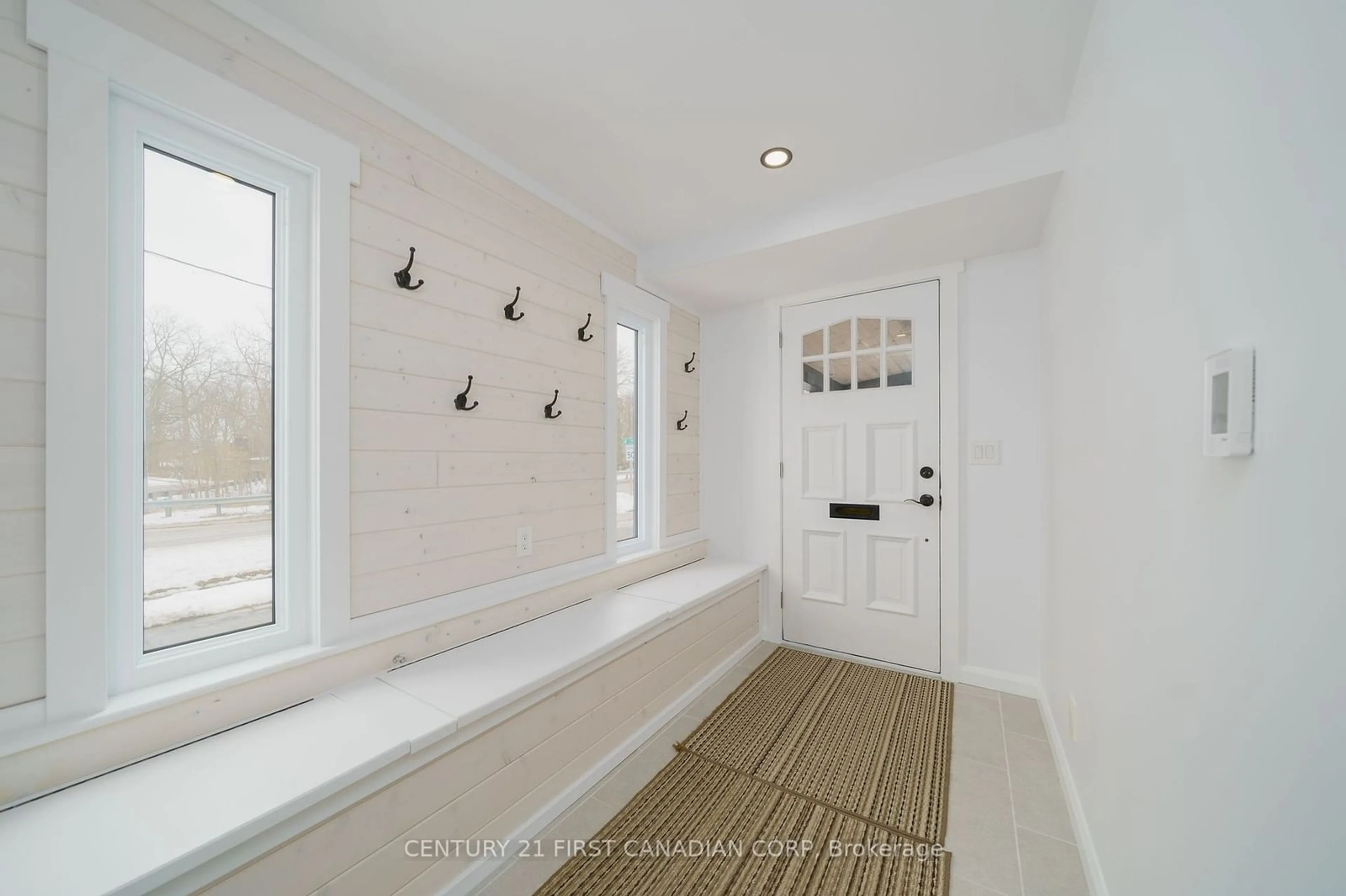 Indoor entryway for 346 Caradoc St, Strathroy-Caradoc Ontario N7G 2N2