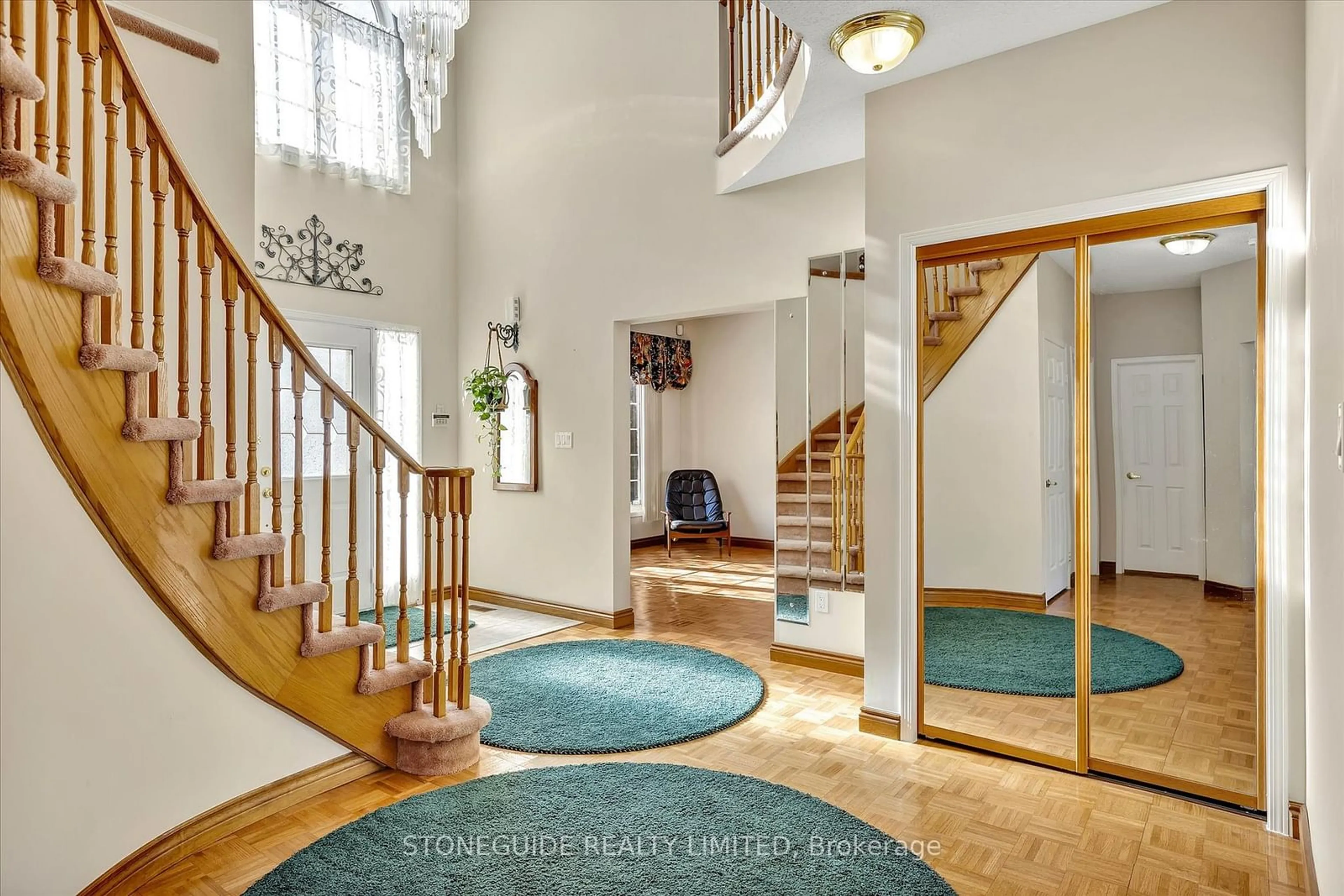 Indoor foyer for 1312 Wildlark Dr, Peterborough Ontario K9K 2J5