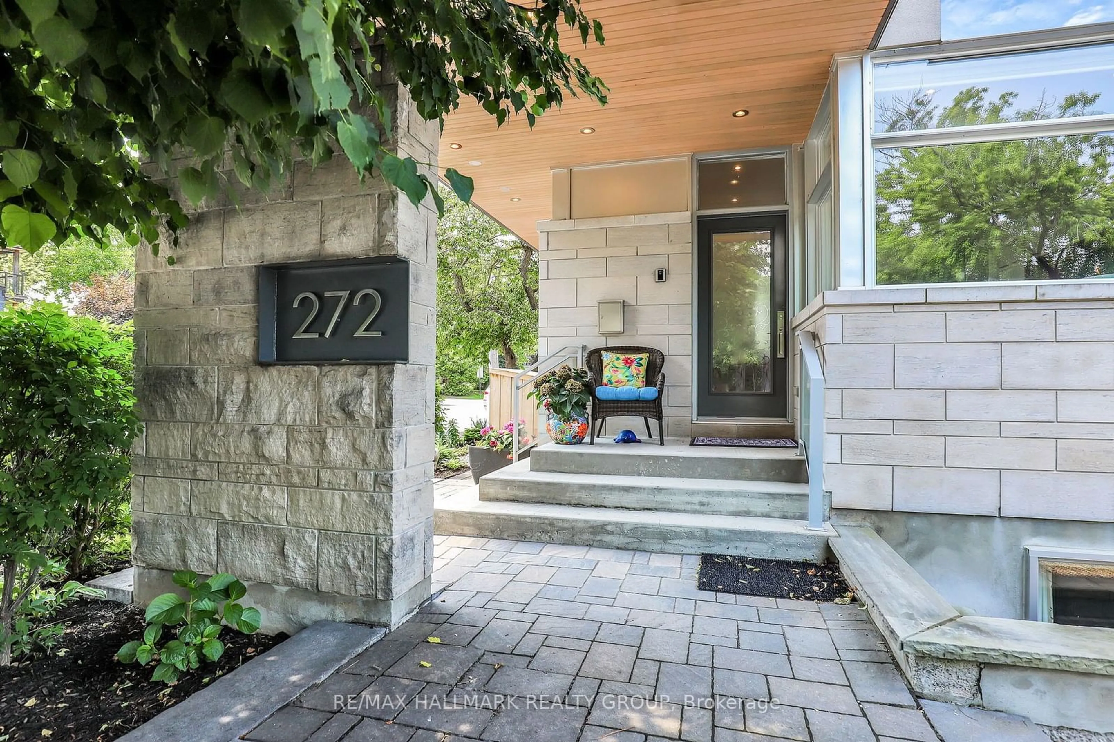 Indoor entryway for 272 BEECHGROVE Ave, Westboro - Hampton Park Ontario K1Z 6R3