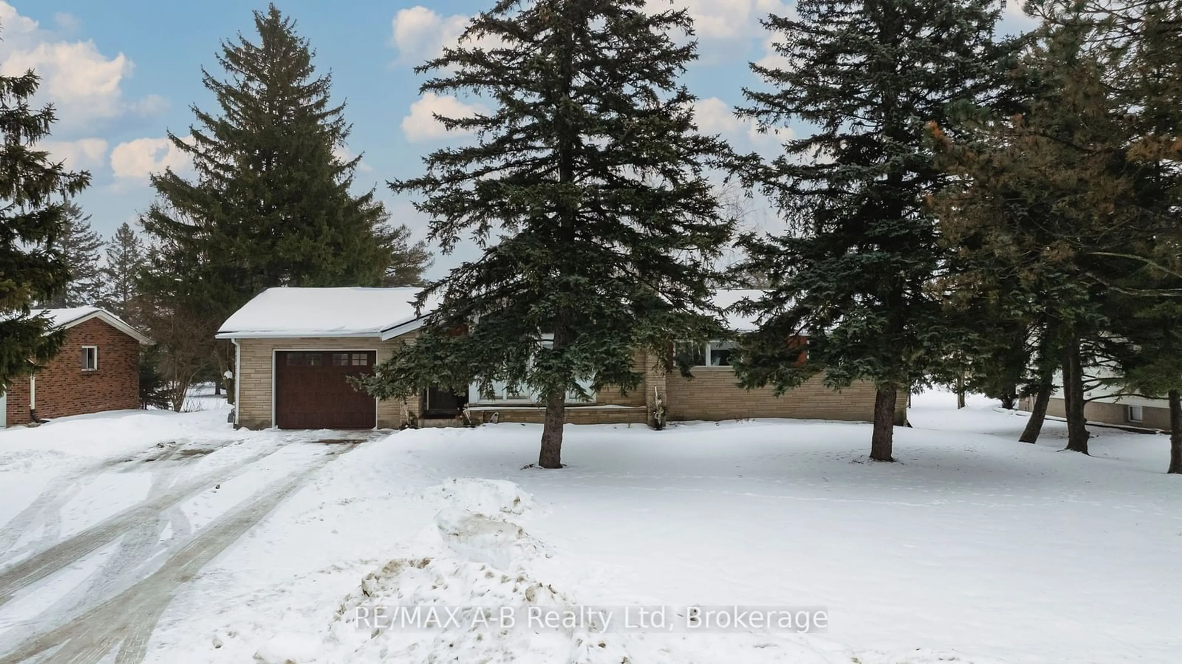 A pic from outside/outdoor area/front of a property/back of a property/a pic from drone, unknown for 3981 111 Rd, Perth East Ontario N5A 6S5