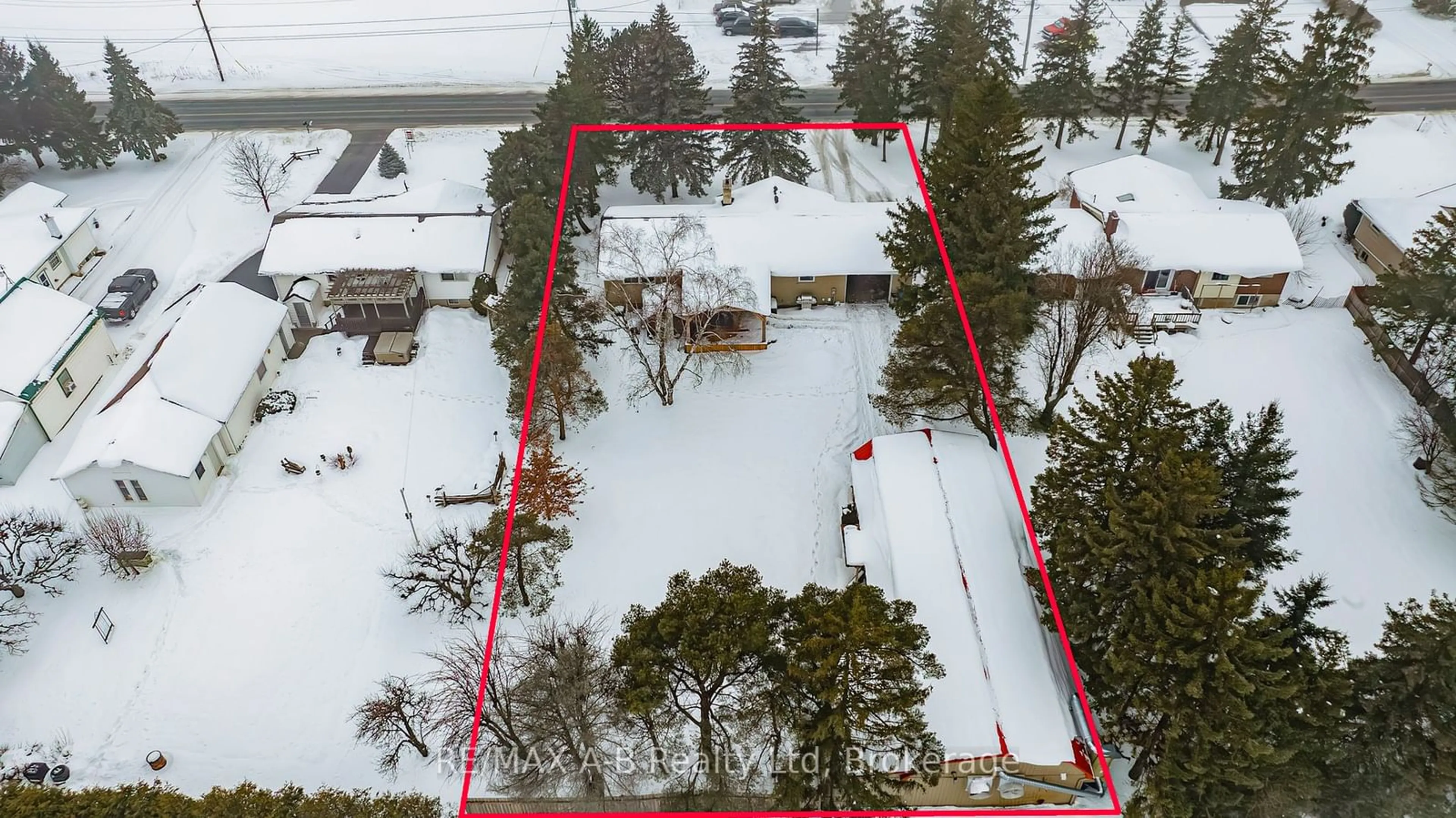 A pic from outside/outdoor area/front of a property/back of a property/a pic from drone, building for 3981 111 Rd, Perth East Ontario N5A 6S5