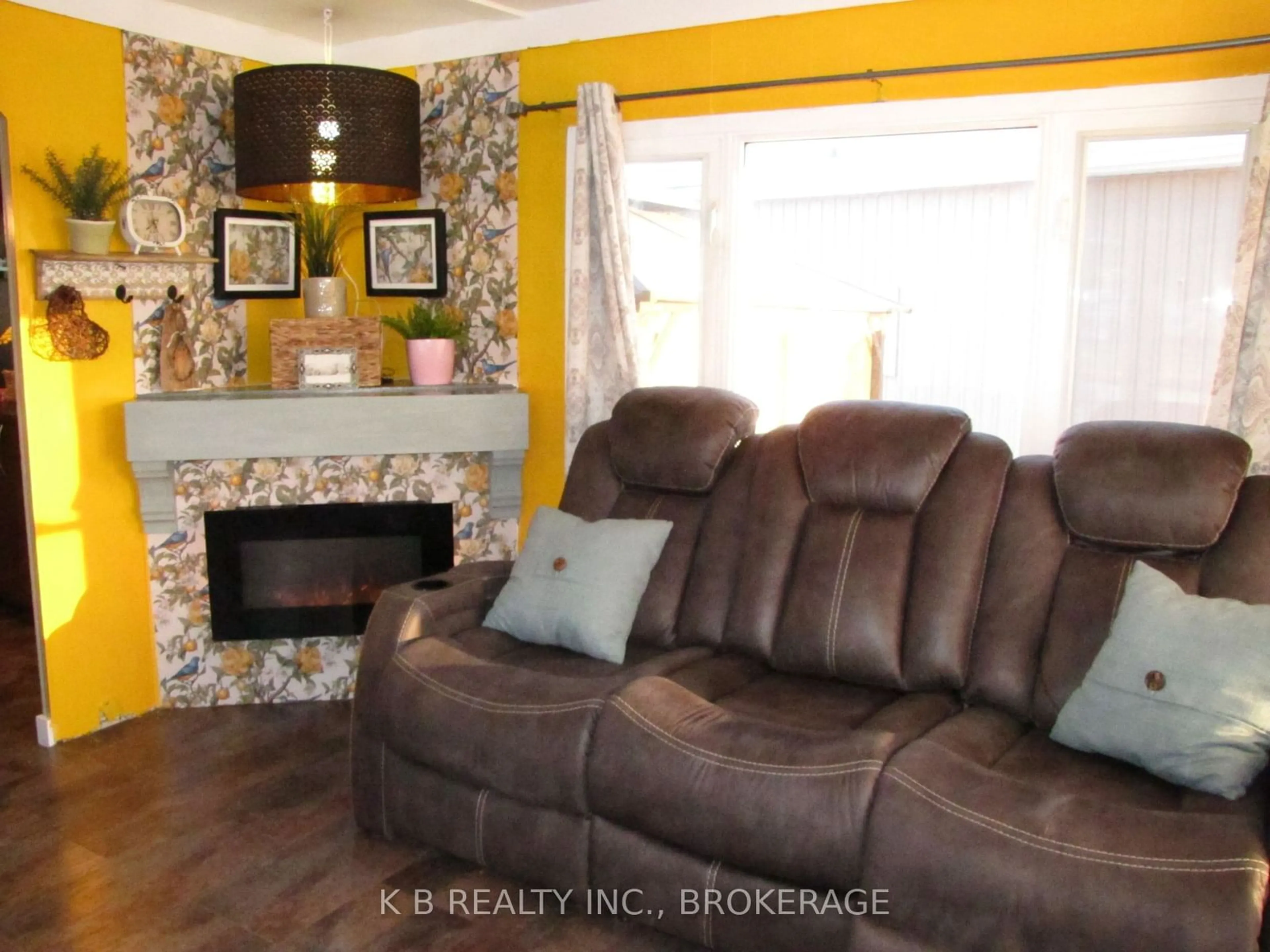 Living room with furniture, unknown for 7 Clubhouse Dr, Kingston Ontario K7K 5C7