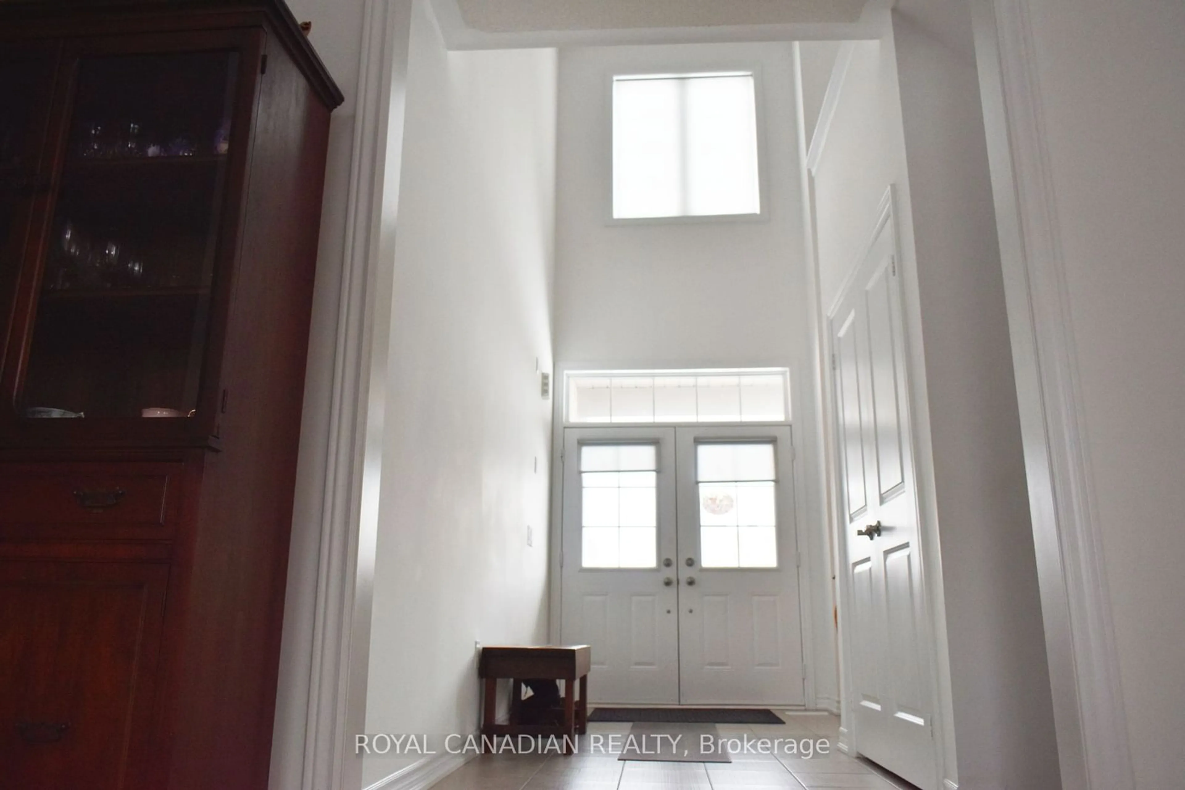 Indoor foyer for 29 Corbett St, Southgate Ontario N0C 1B0